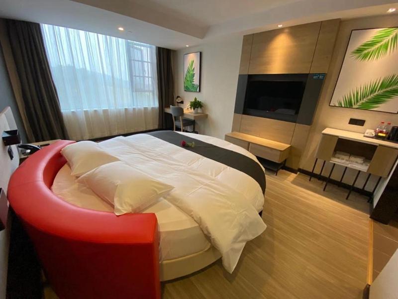 Premium Round-Bed Room photo 3