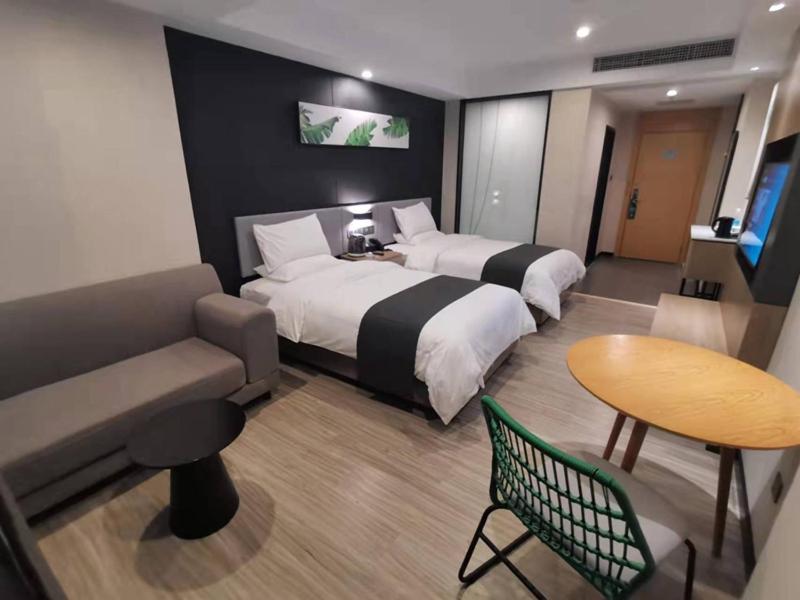 Premium Twin Room photo 2