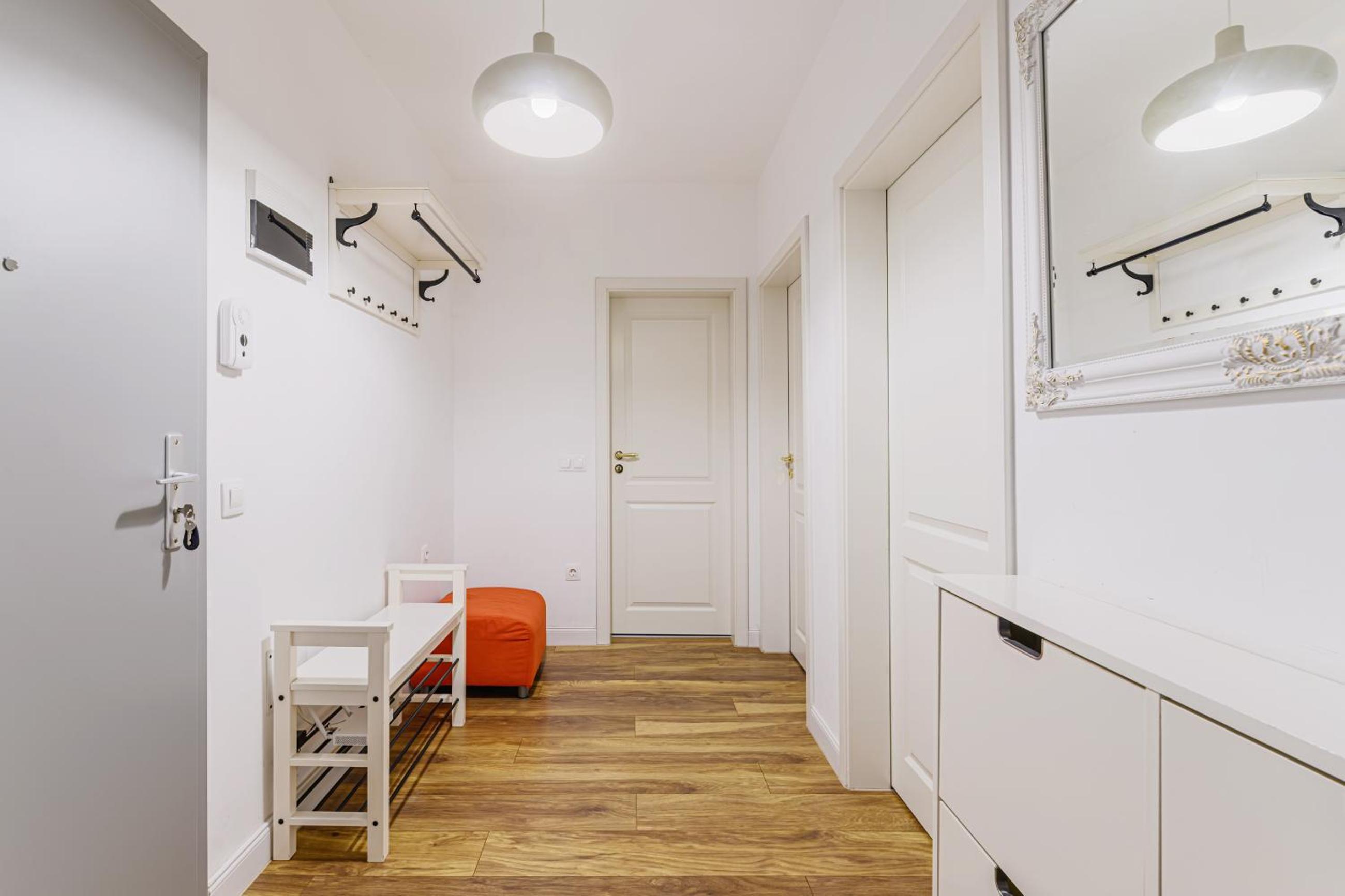 One-Bedroom Apartment - Photo 1