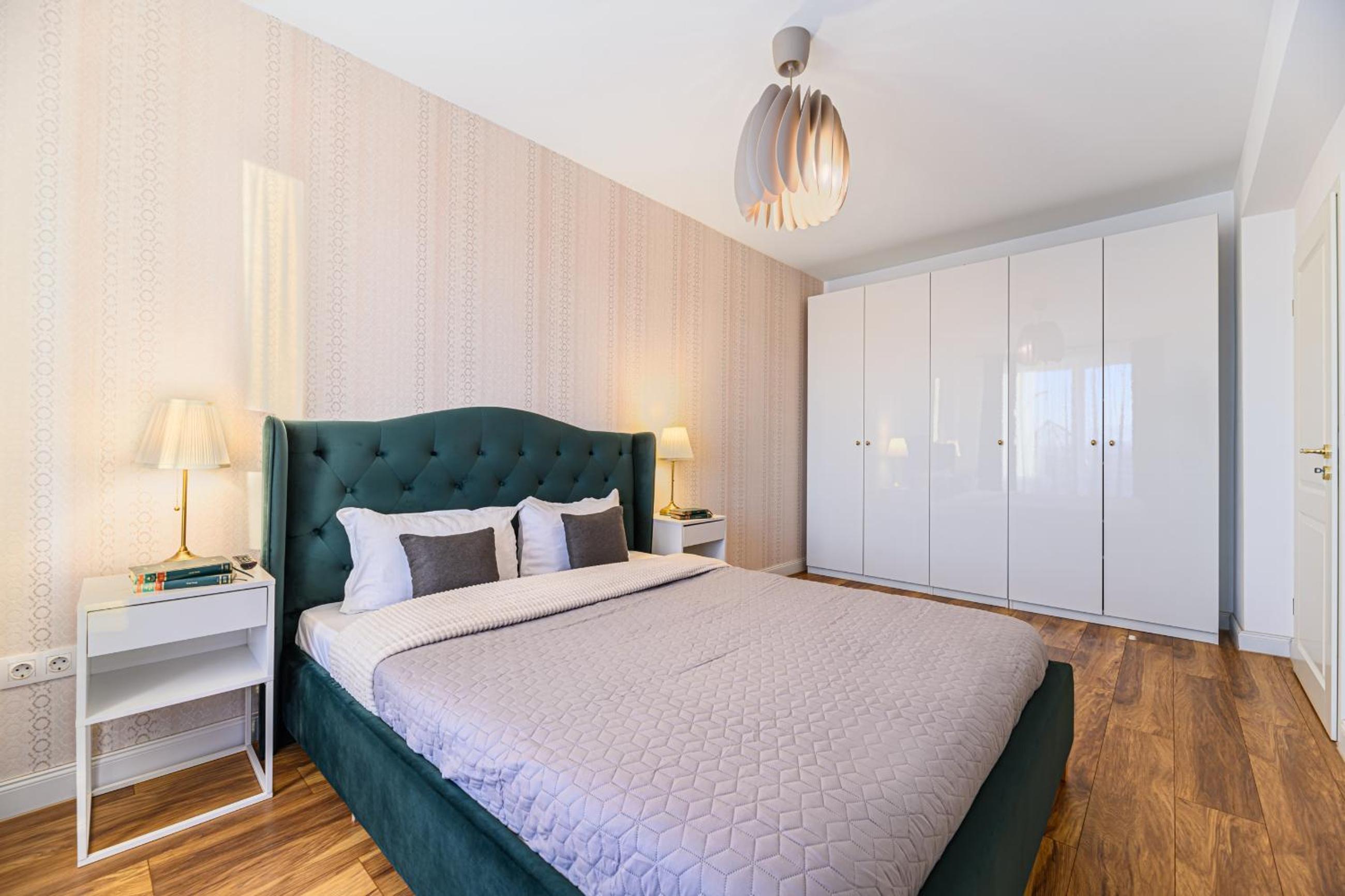 One-Bedroom Apartment - Photo 2