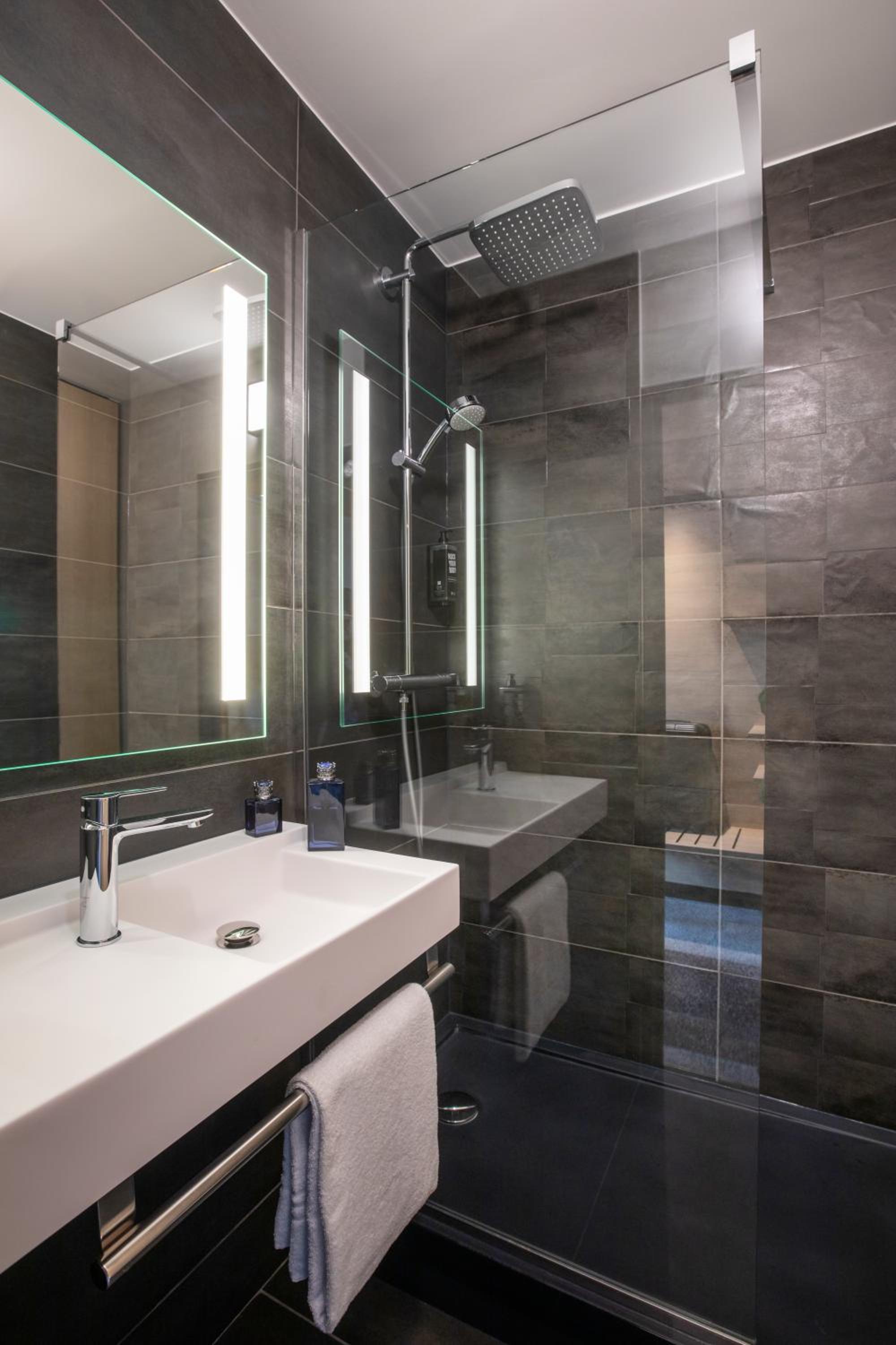 Standard Twin Room - Photo 2