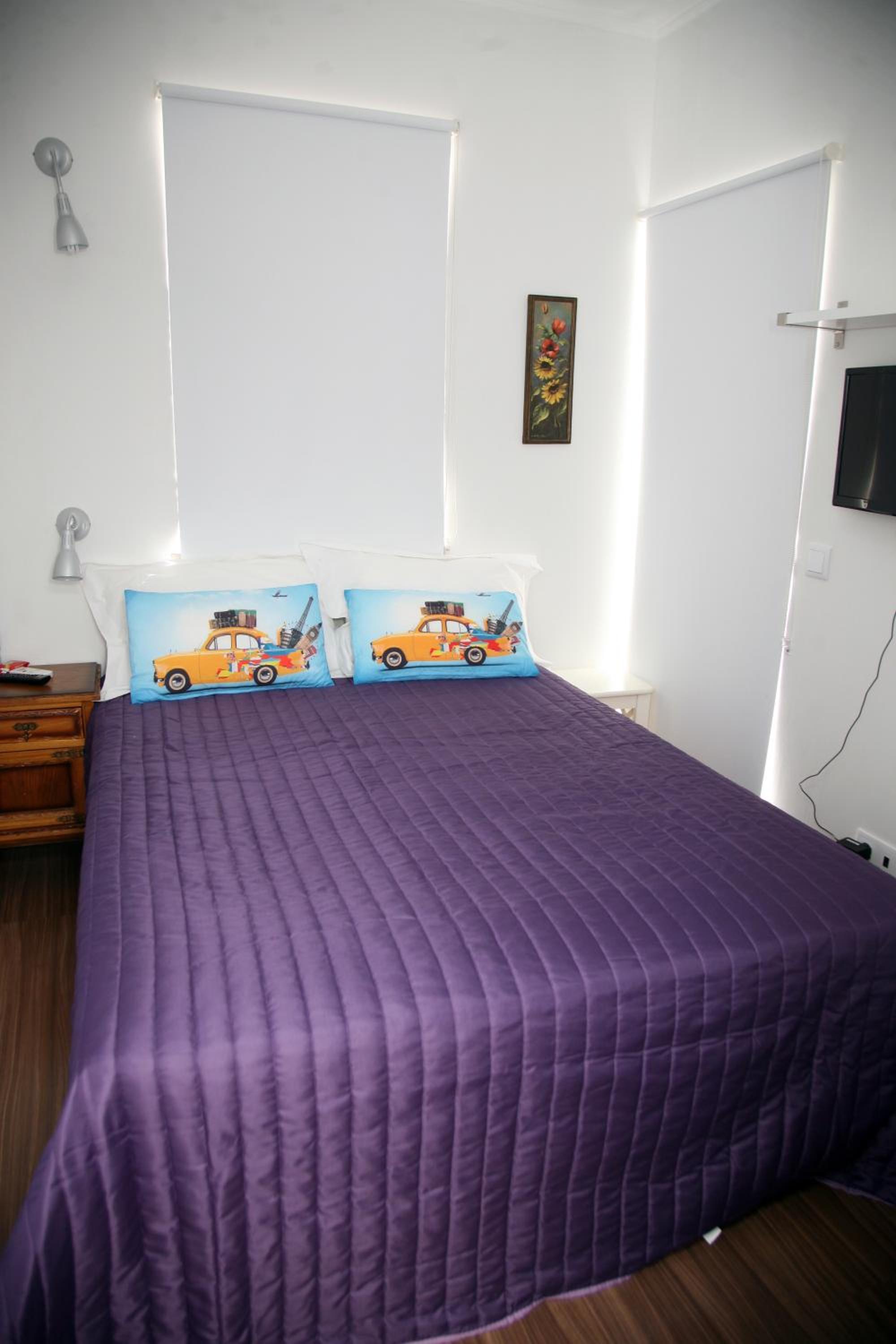 Double Room with Balcony - Photo 3