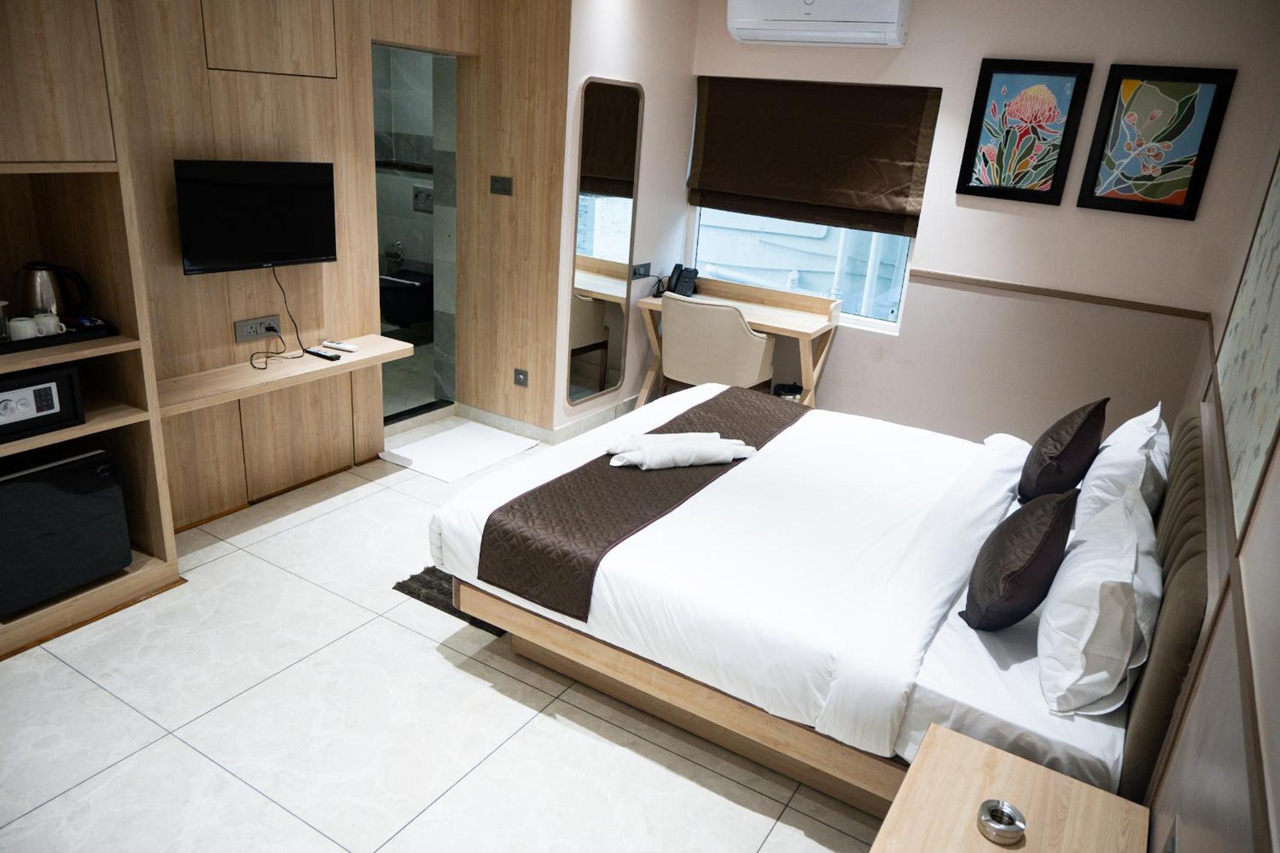 Double Or Twin Room With Bathroom photo 3