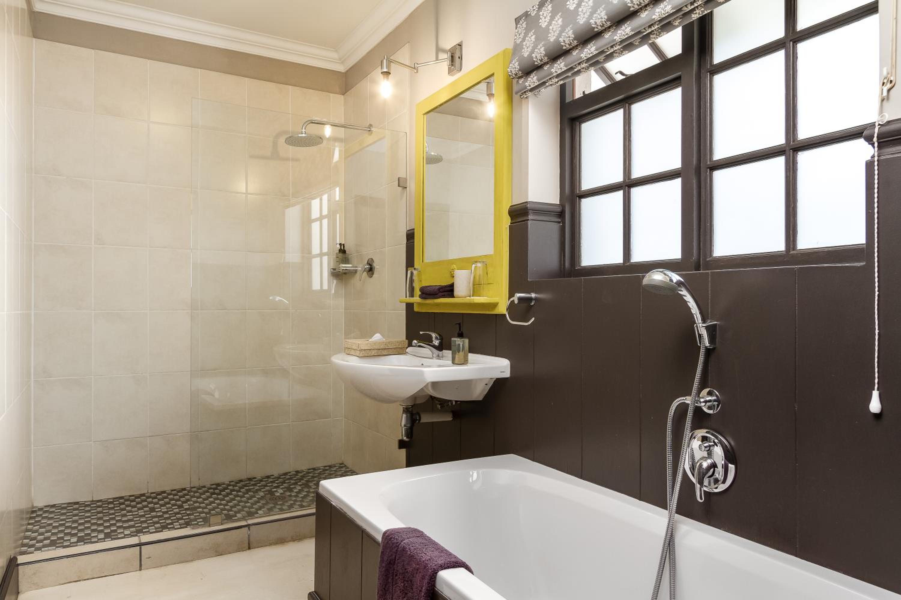 Double or Twin Room - Photo 10