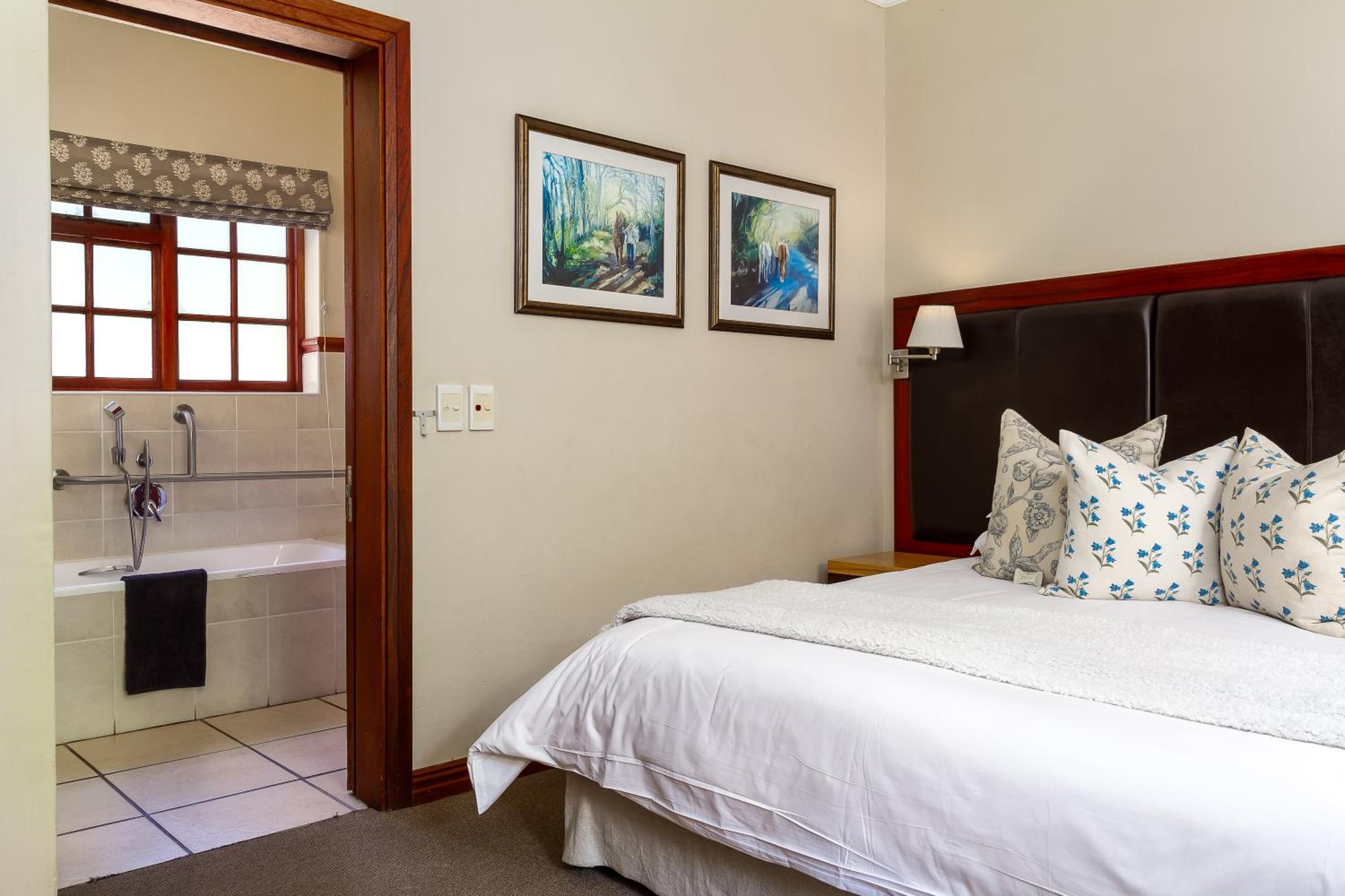 Double or Twin Room - Photo 6