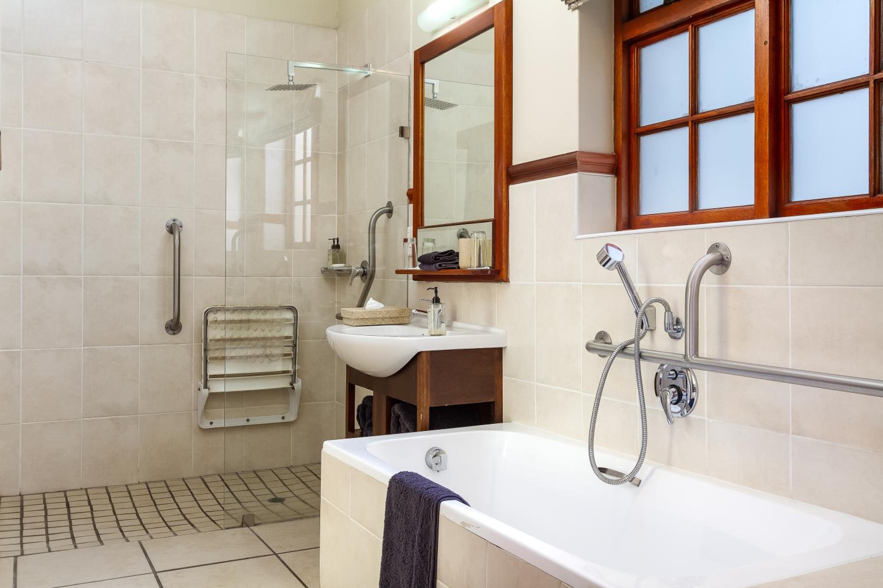 Double or Twin Room - Photo 8