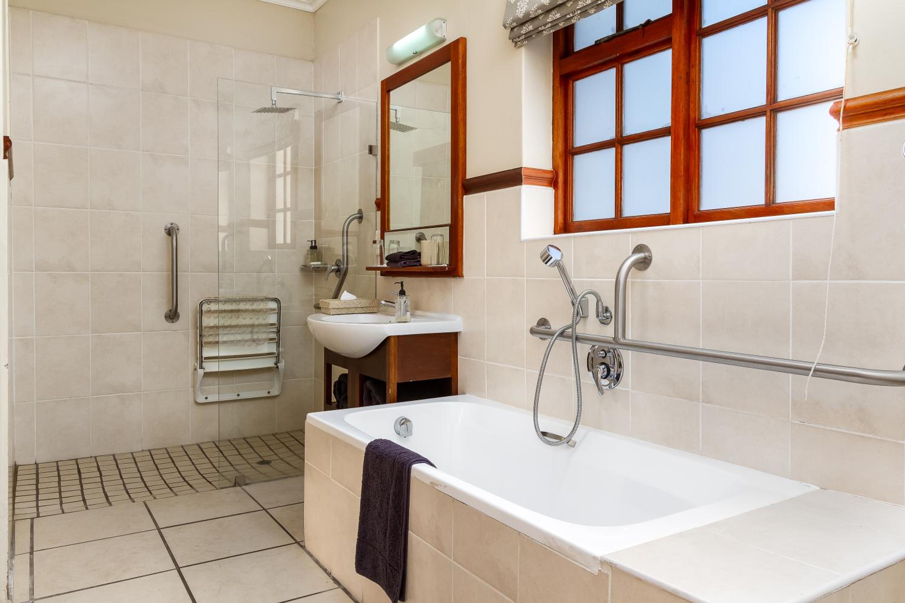 Double or Twin Room - Photo 12