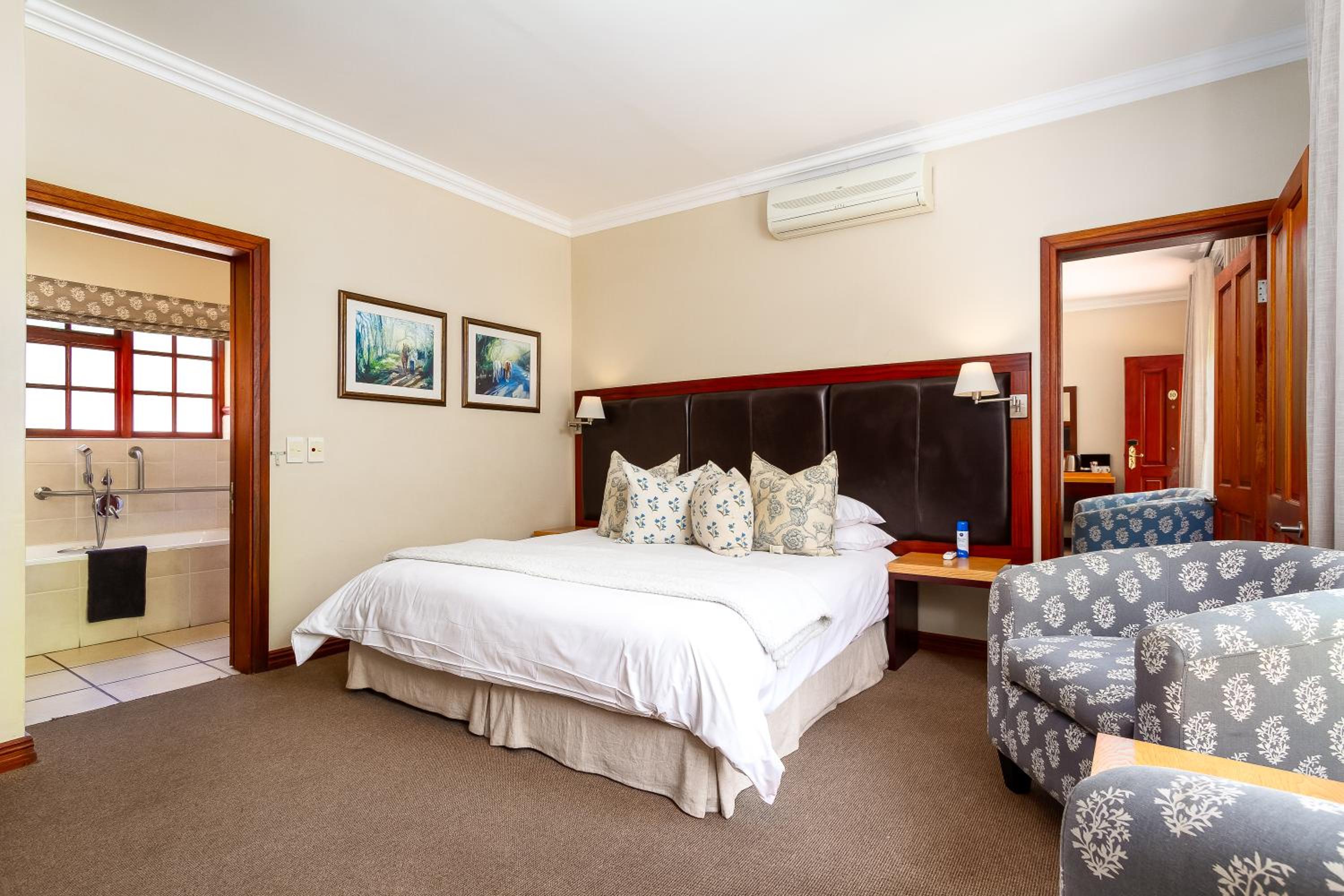 Double or Twin Room - Photo 3