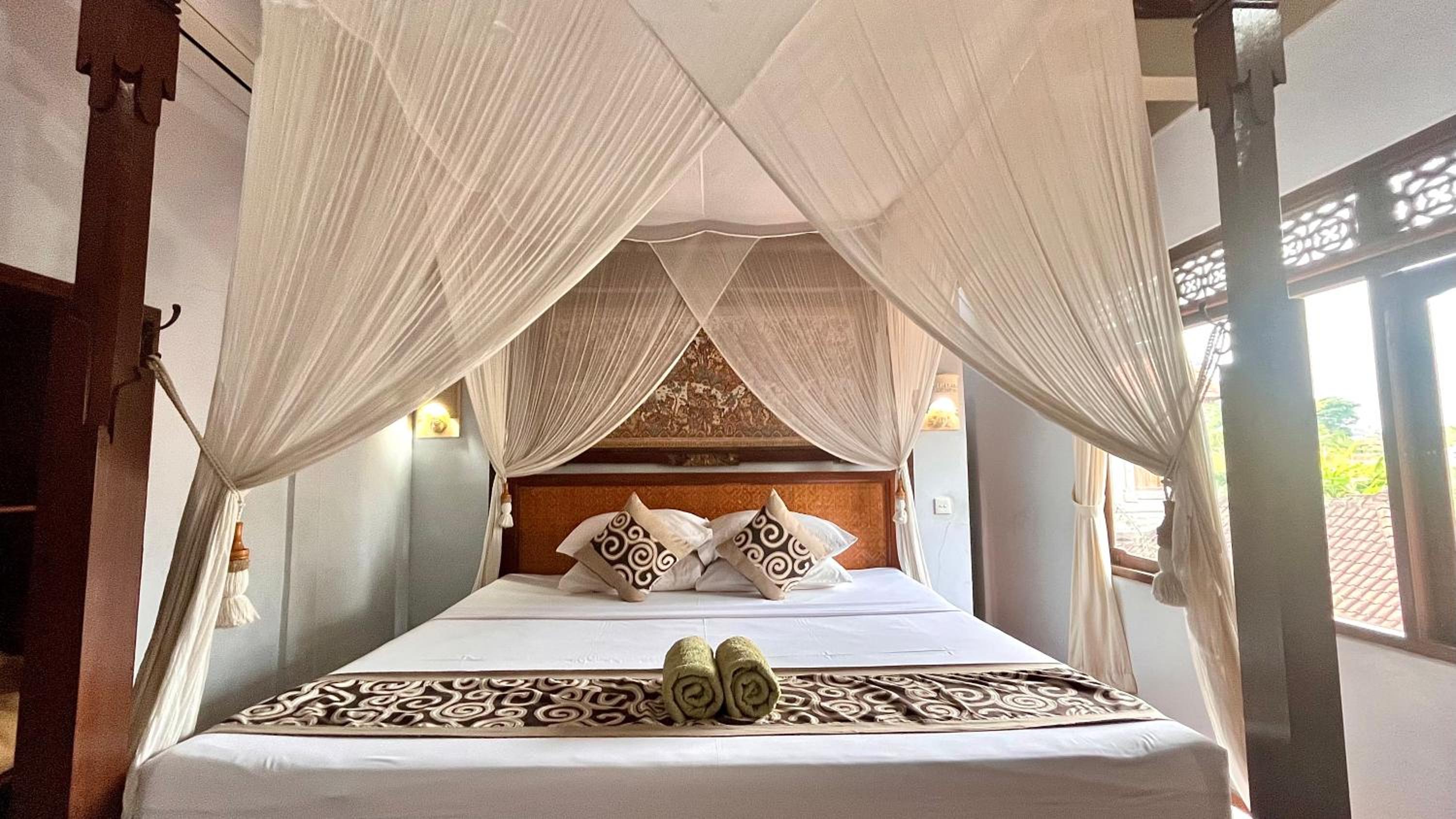 Deluxe King Room - Photo 11
