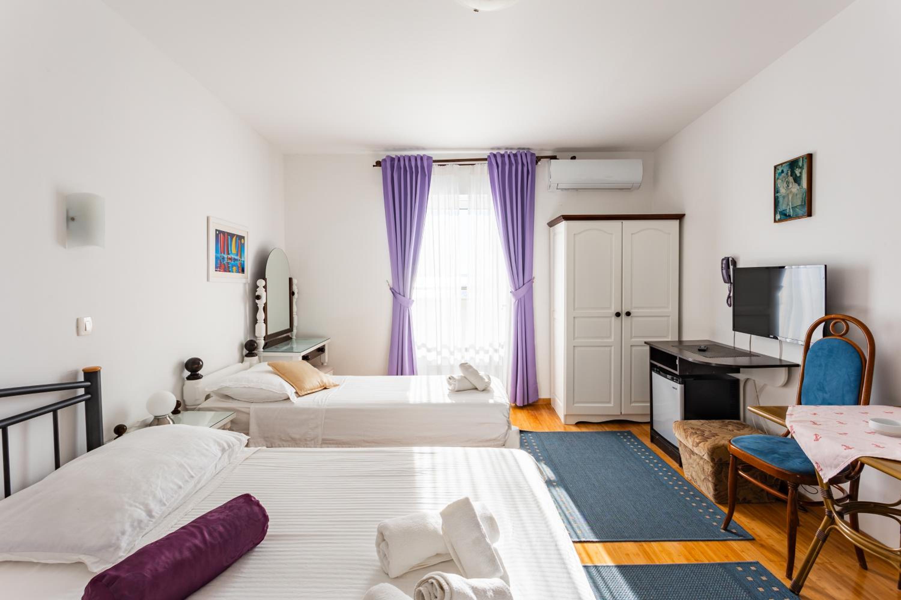 Apartment with Balcony and Sea View photo 3