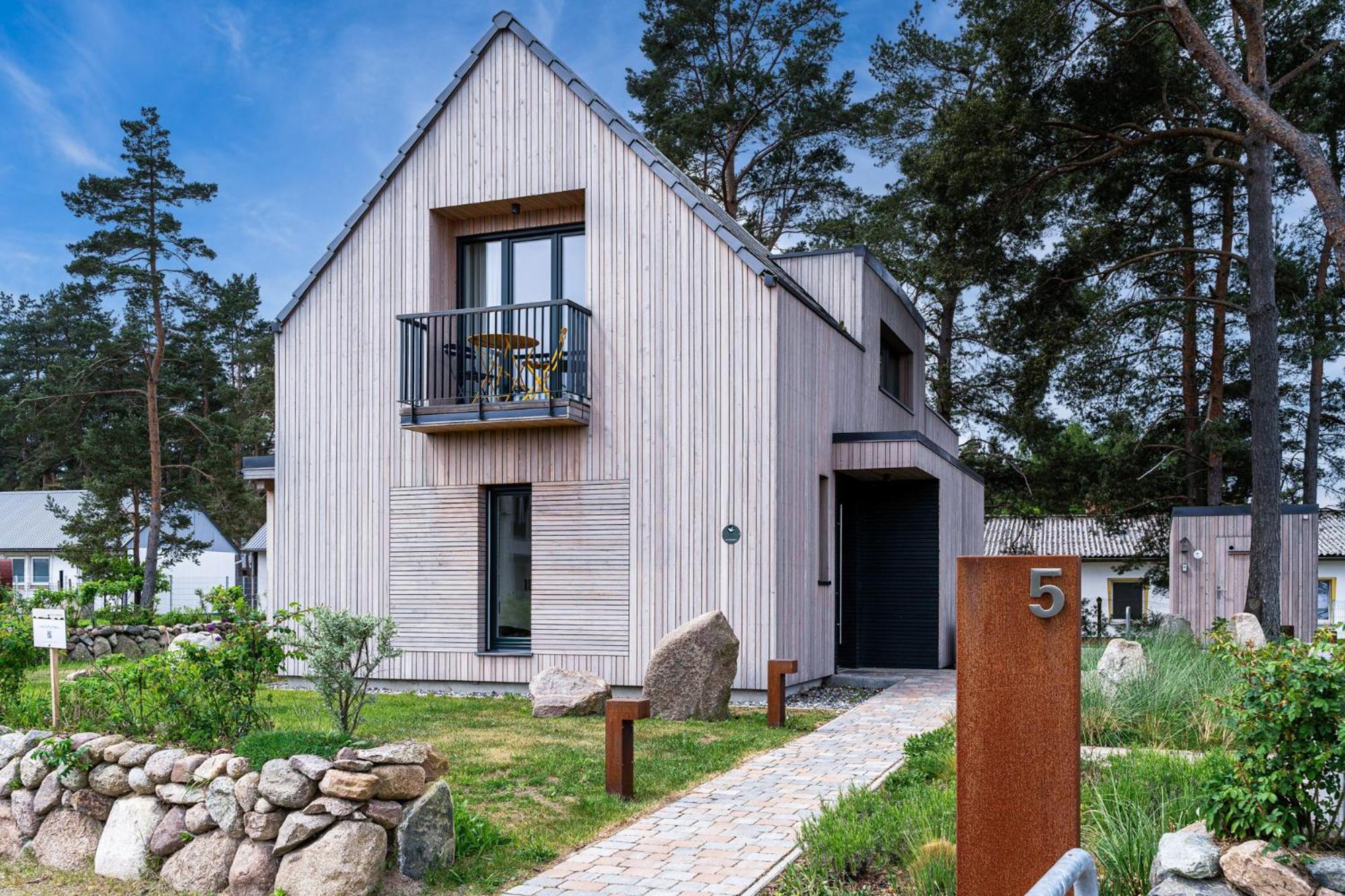 Three-Bedroom House photo 2