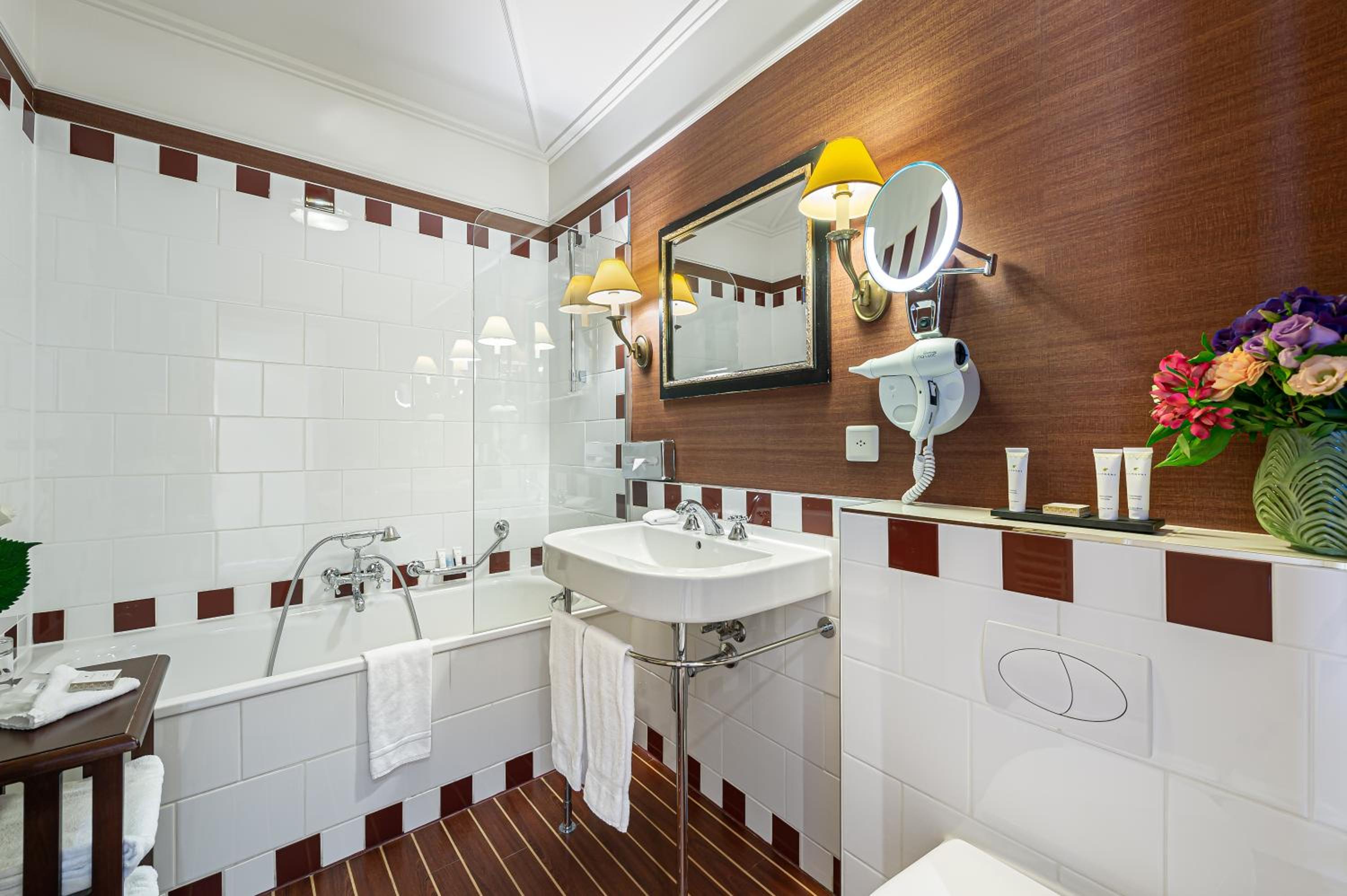 Junior Suite with Terrace thumbnail 6
