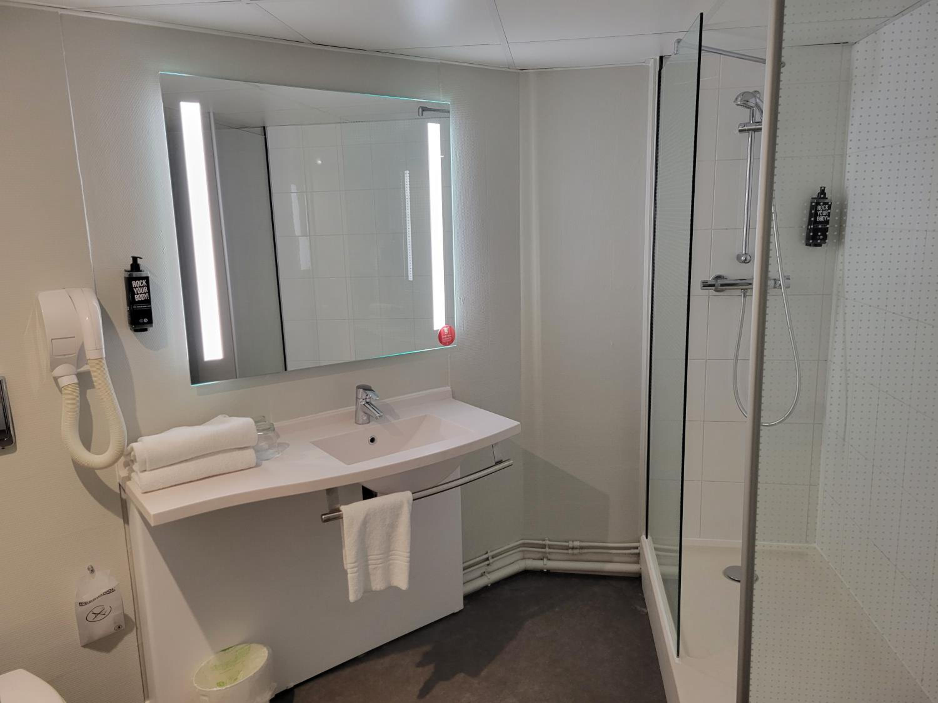 Standard Double Room - Photo 4