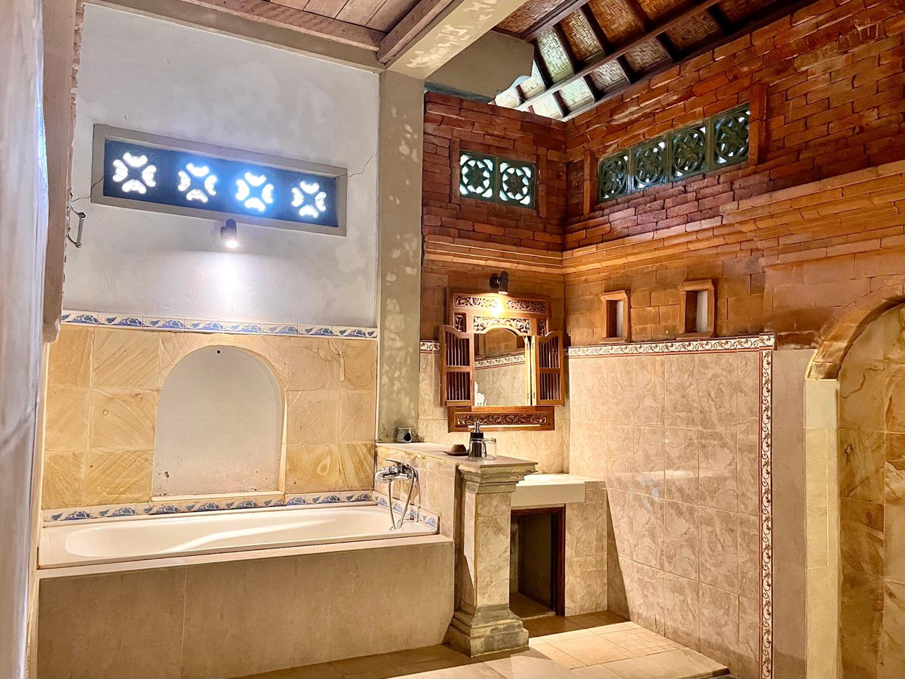 Deluxe King Room - Photo 20