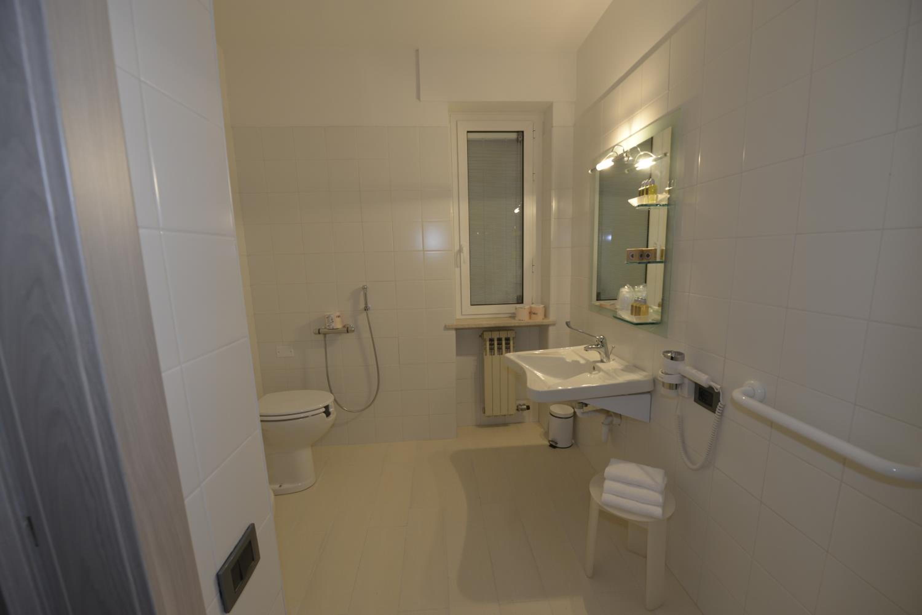 Attic Quadruple Room - Photo 3