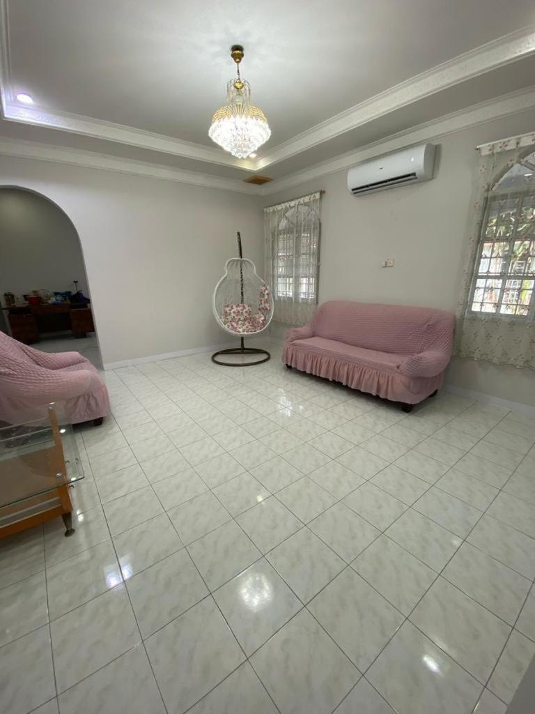 Four-Bedroom House photo 3