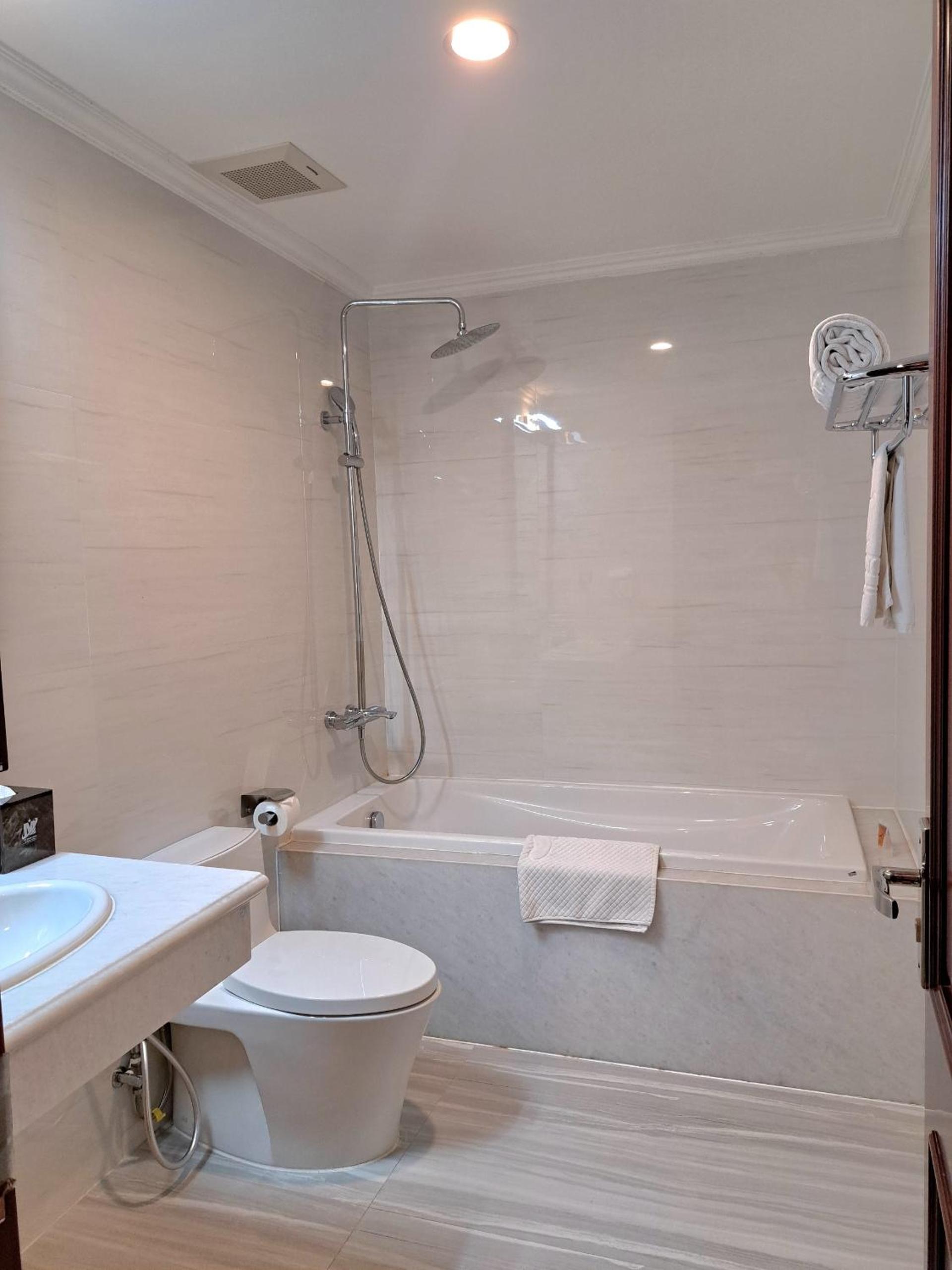 Standard Twin Room - Photo 4