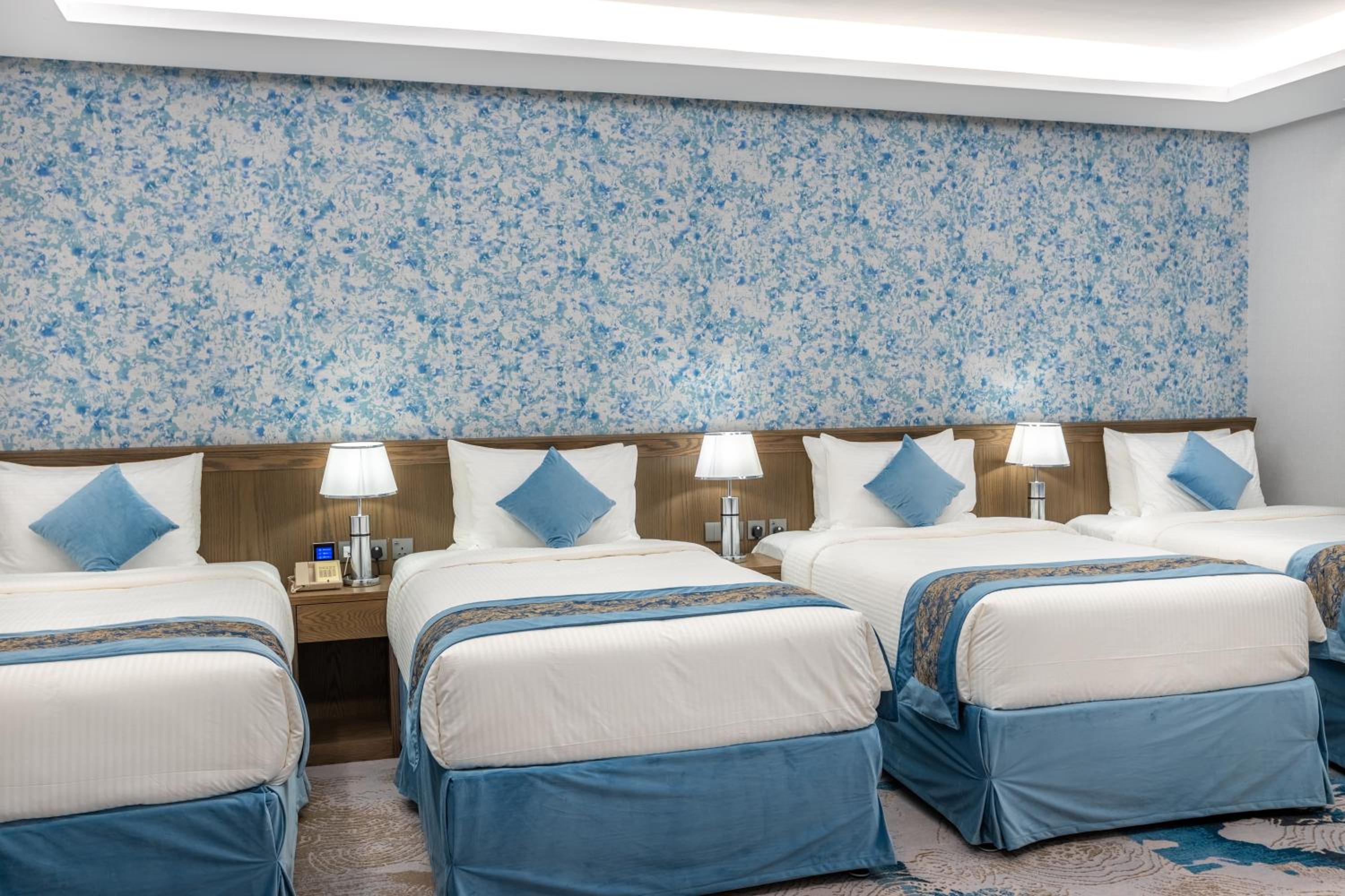 Deluxe Quadruple Room - Photo 2