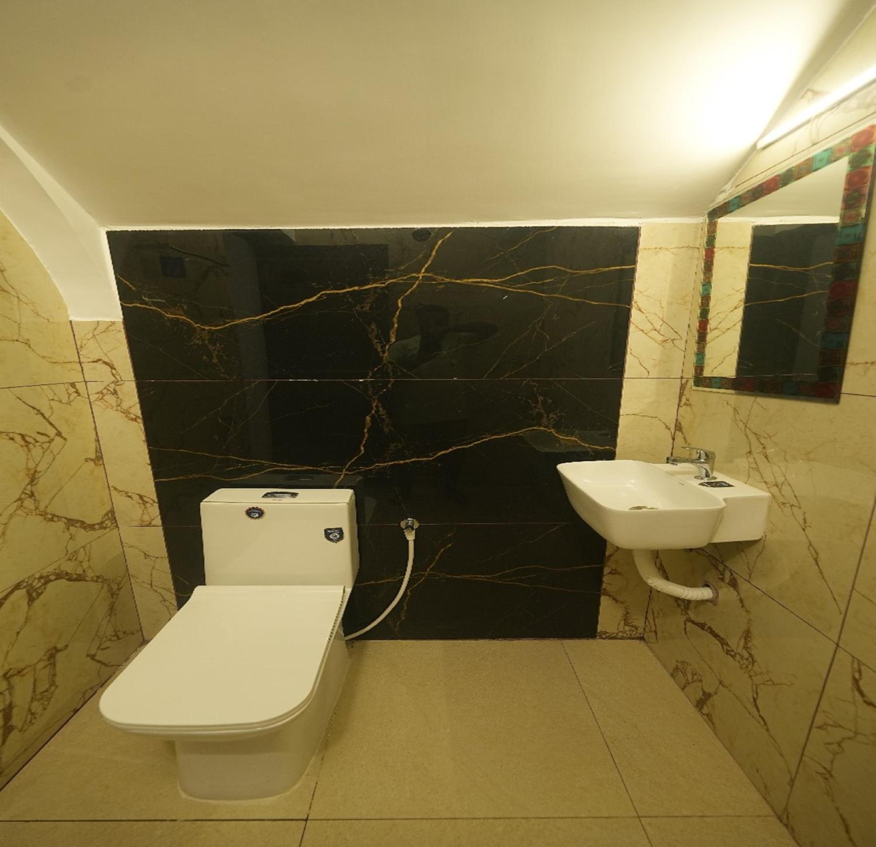 Suite with Pool View - Photo 2