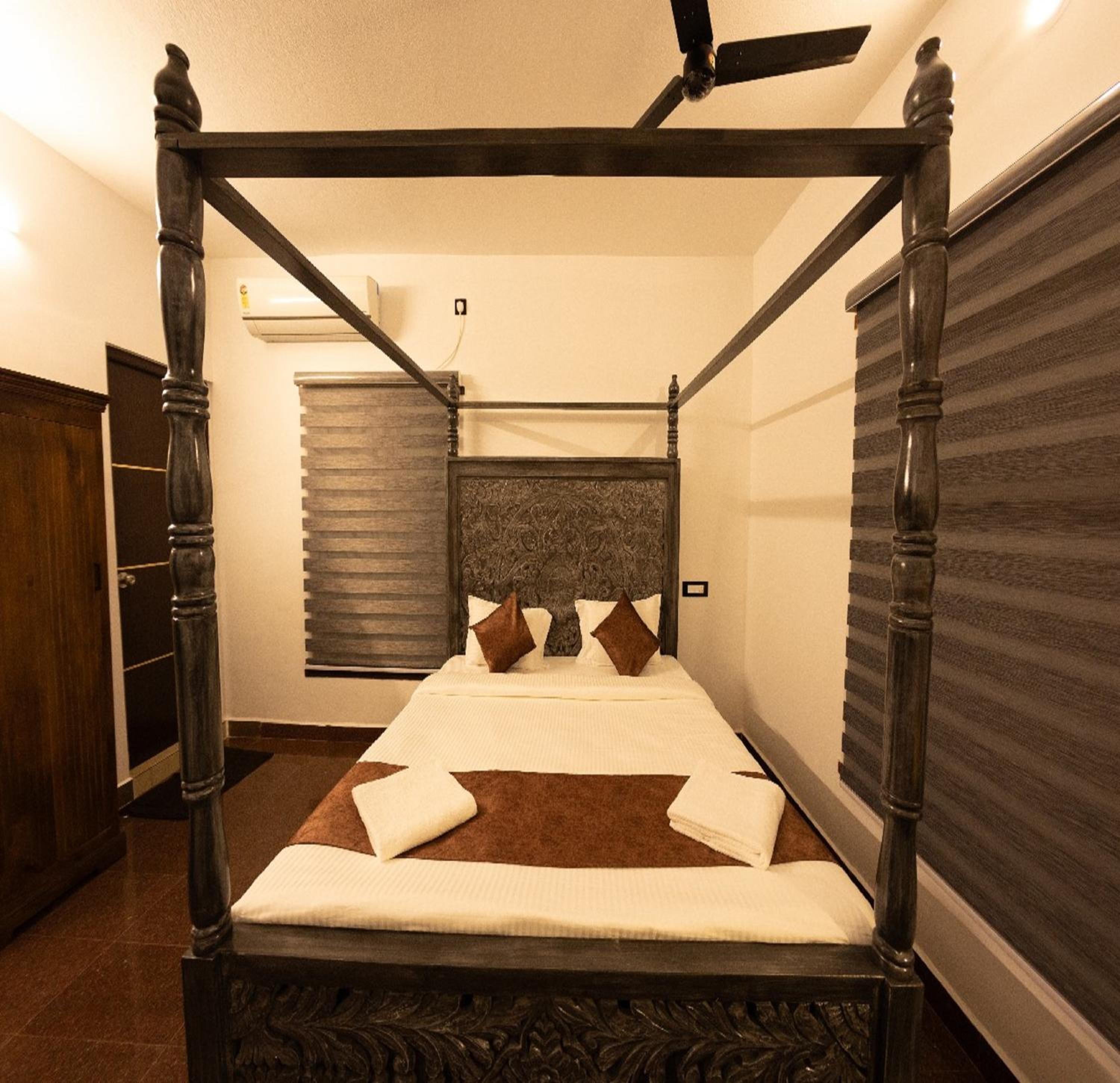 Suite with Pool View - Photo 1