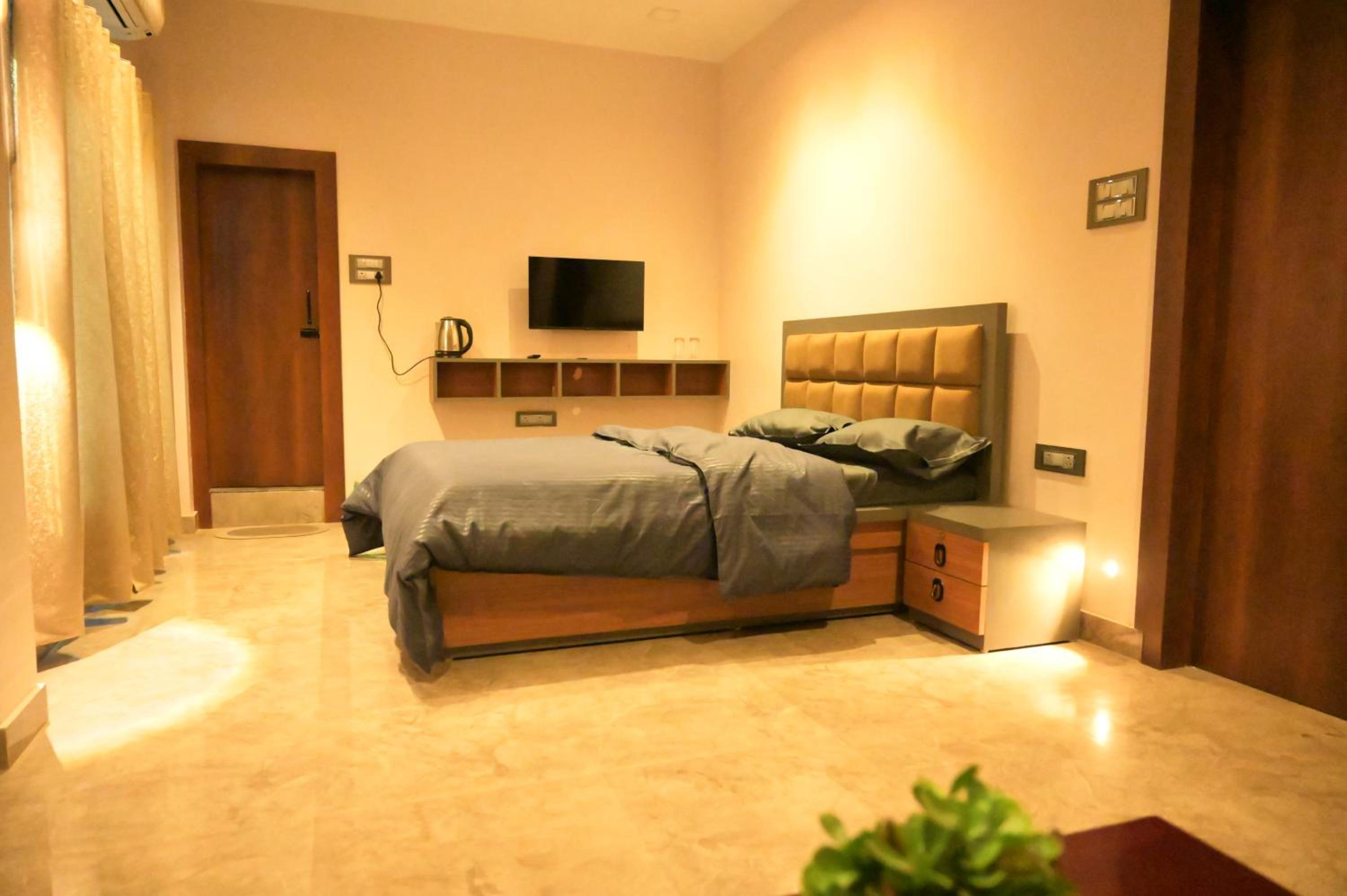 Deluxe Double Room with Balcony photo 1