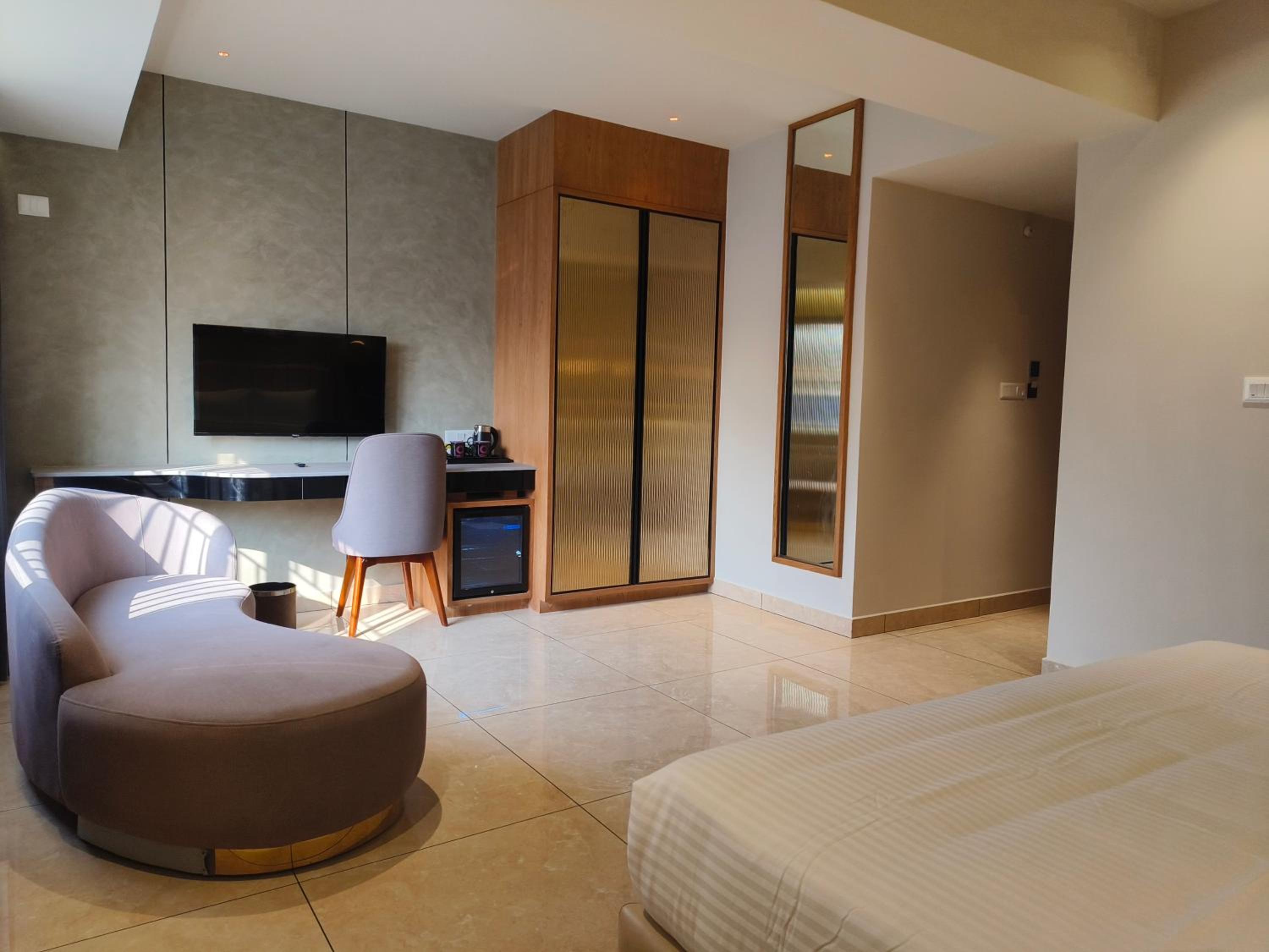 Deluxe Room - Photo 3