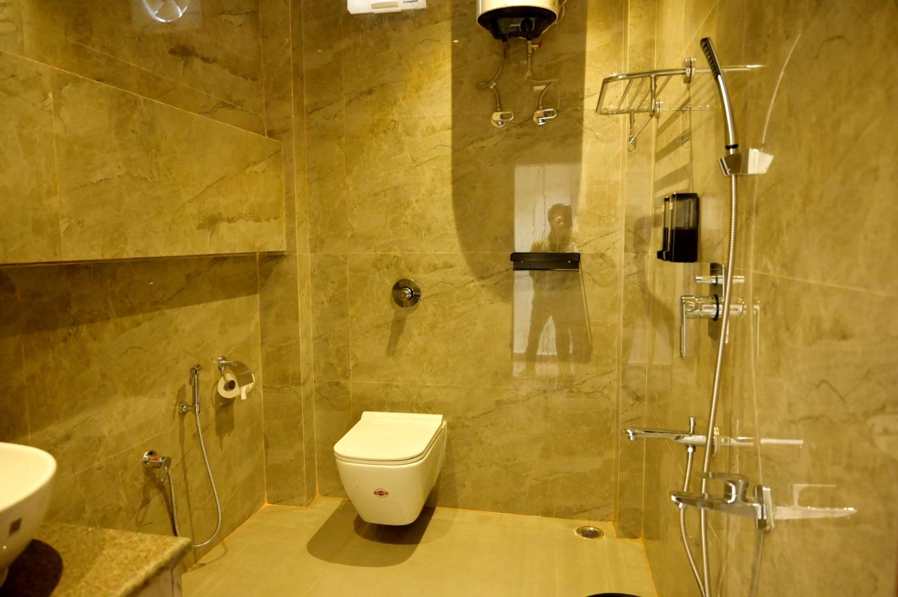 Single Room with Shared Bathroom photo 3