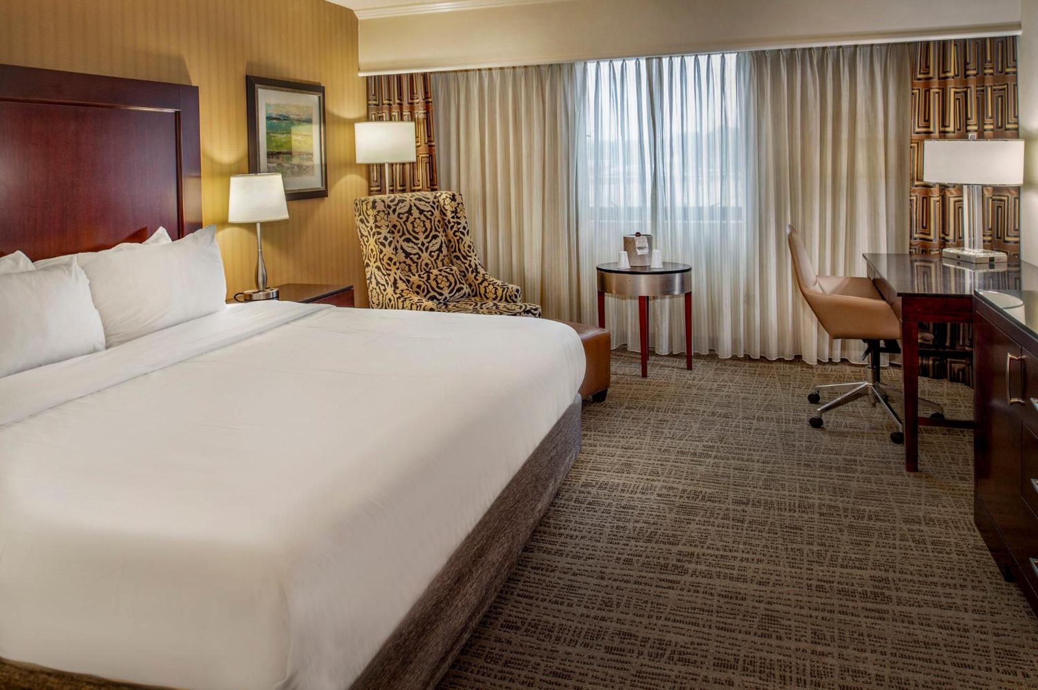 Standard King Room - Photo 4