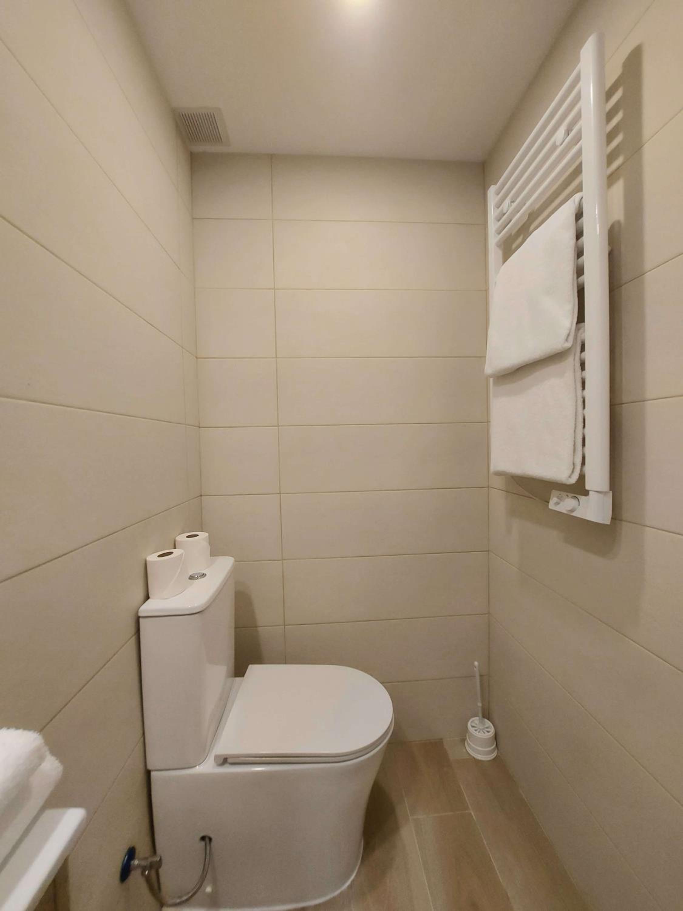 Apartment with Balcony - Annex photo 3