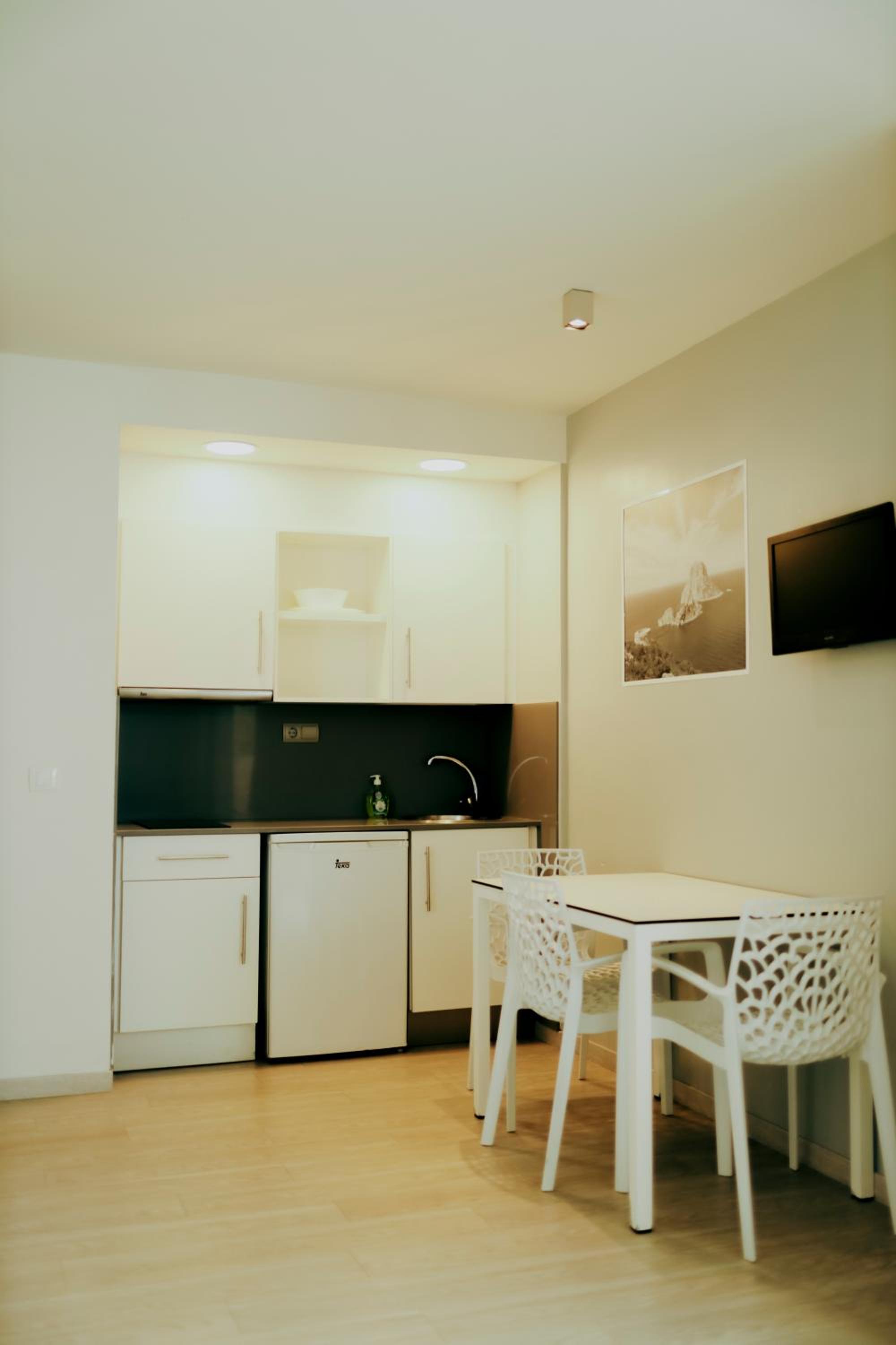 One-Bedroom Apartment photo 3