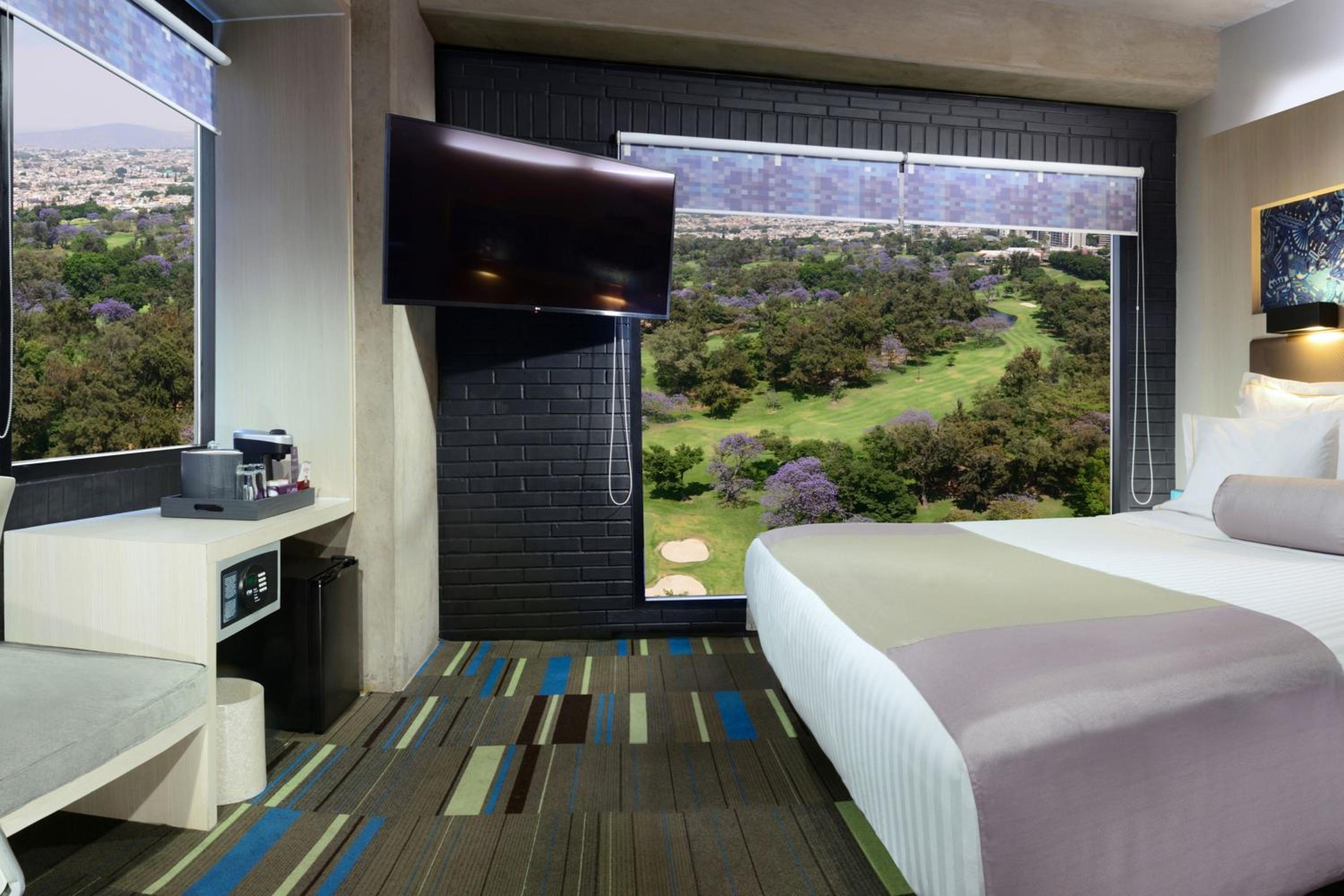 Savvy, Guest Room, 1 King
