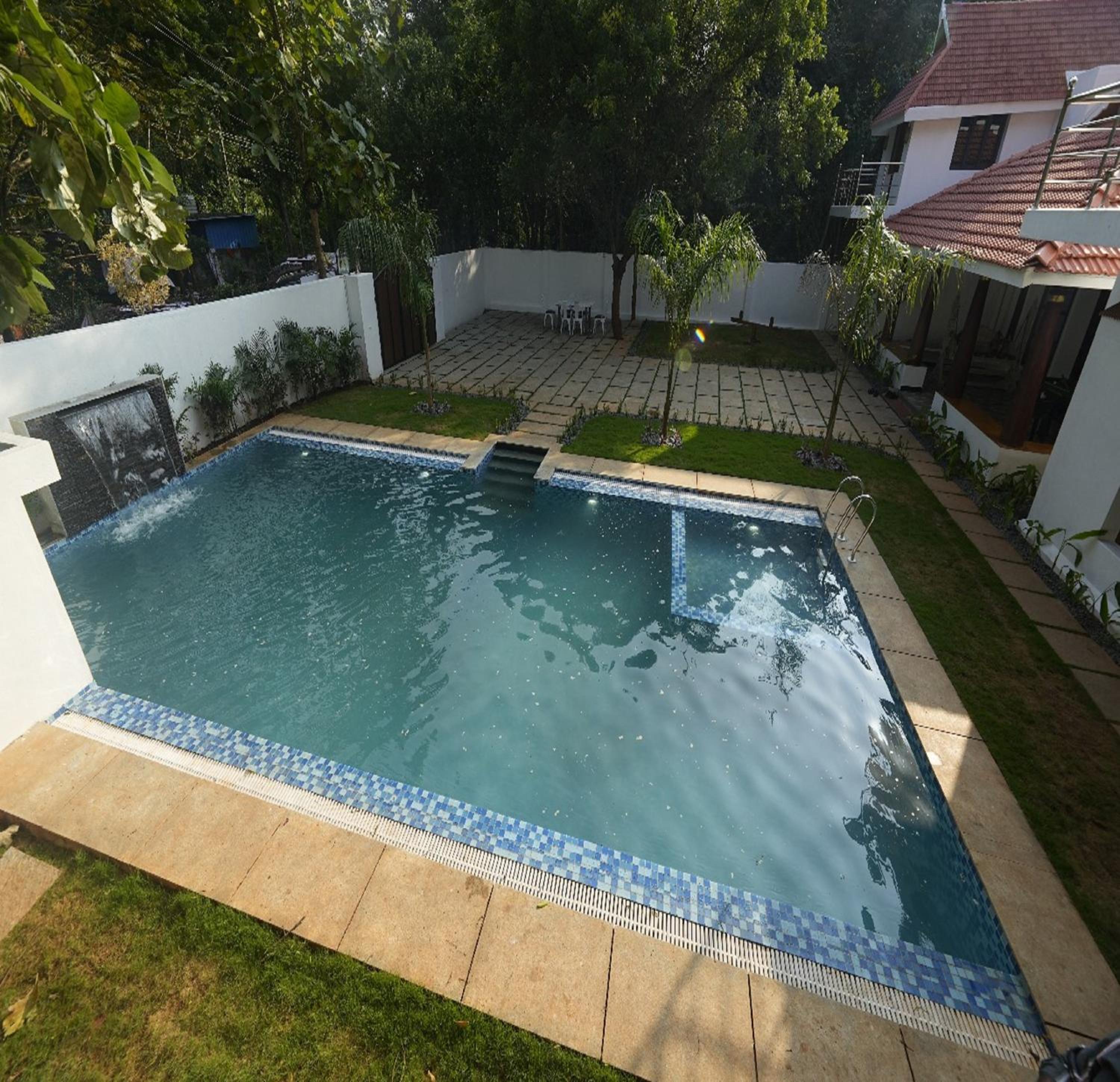 Double Room with Pool View - Photo 3