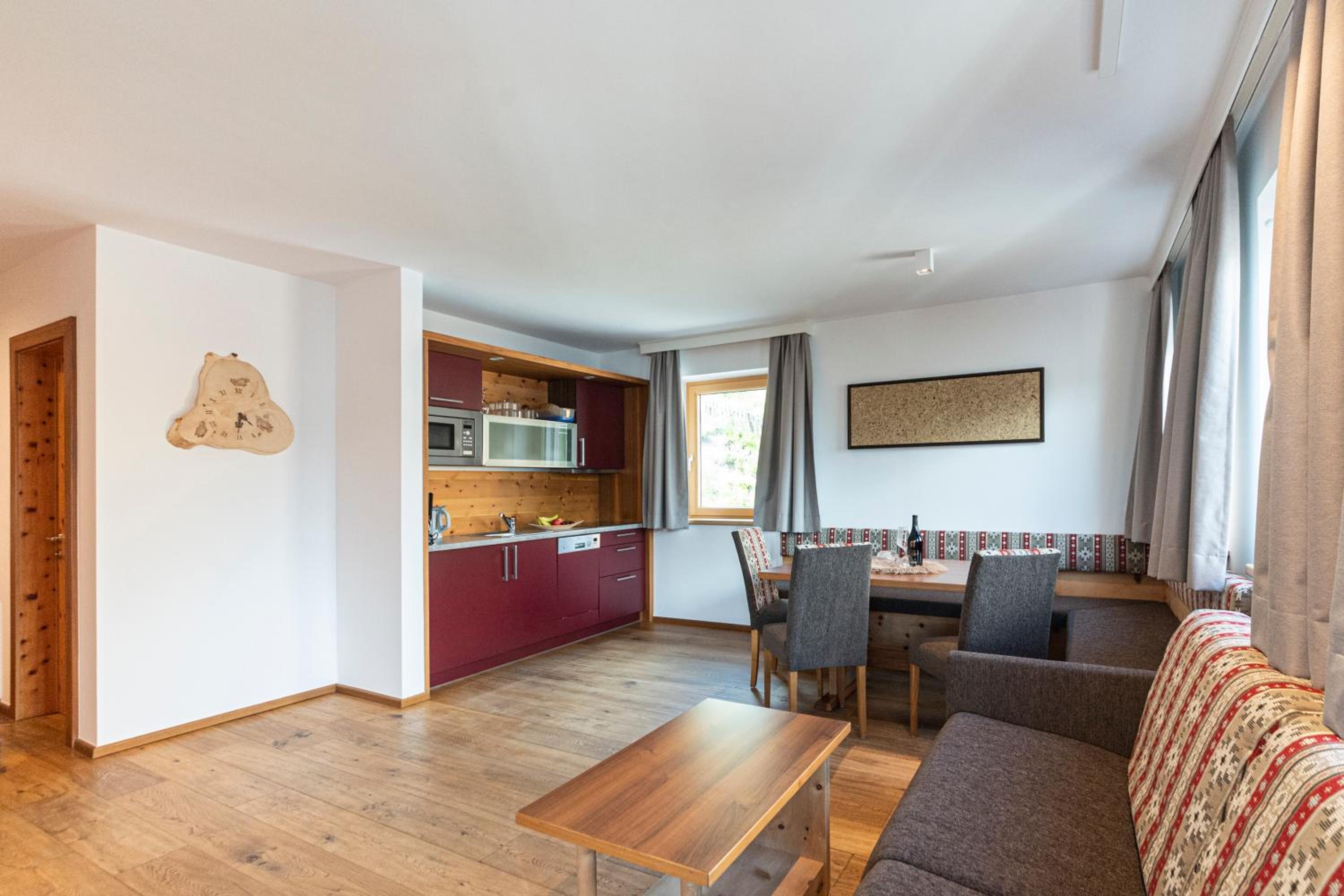 One-Bedroom Apartment with Balcony - Top 6 photo 1