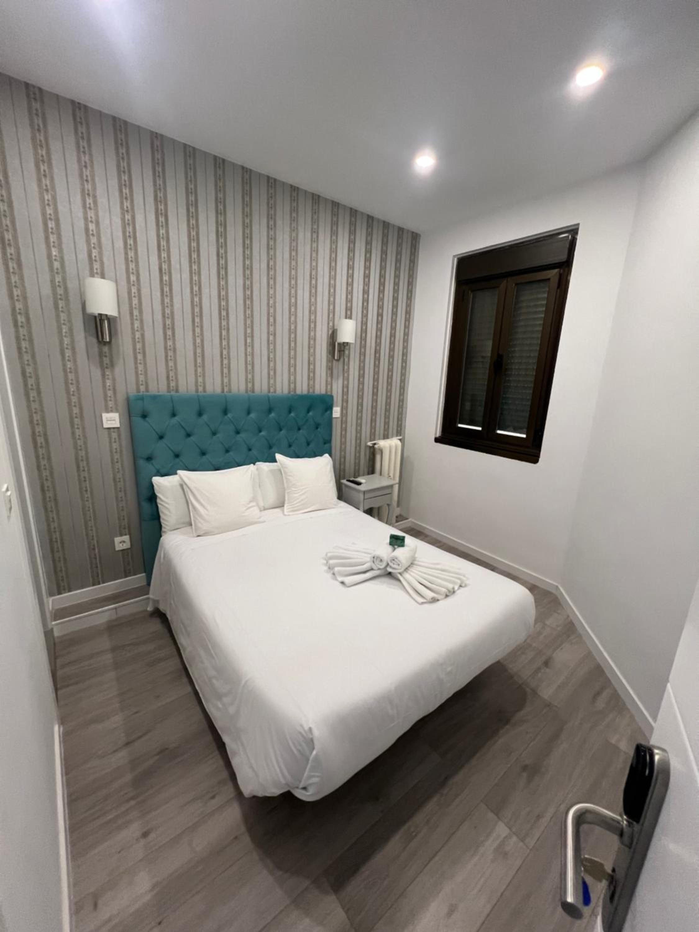 Small Double Room - Photo 1