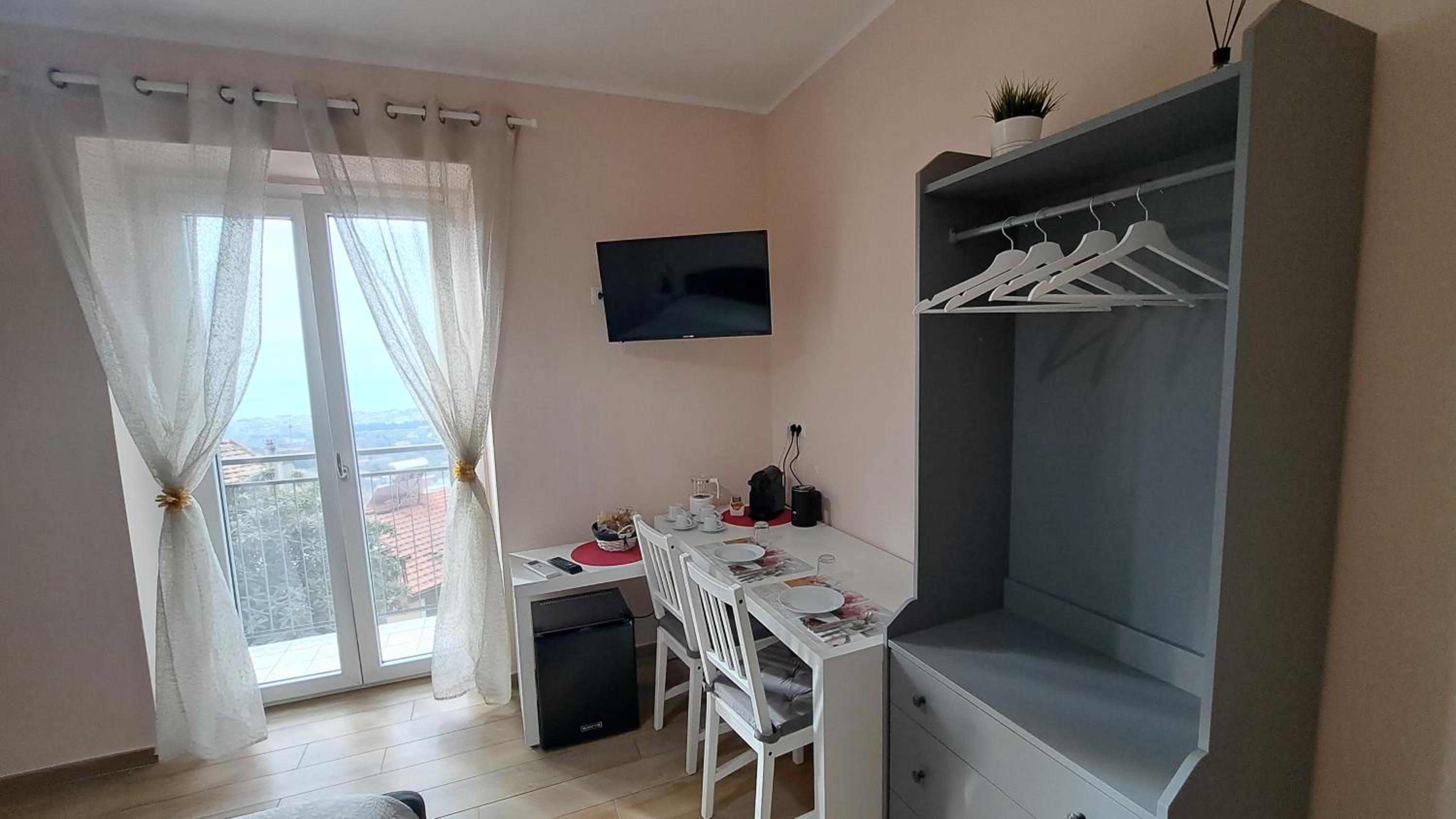 Double Room With Balcony And Sea View photo 3