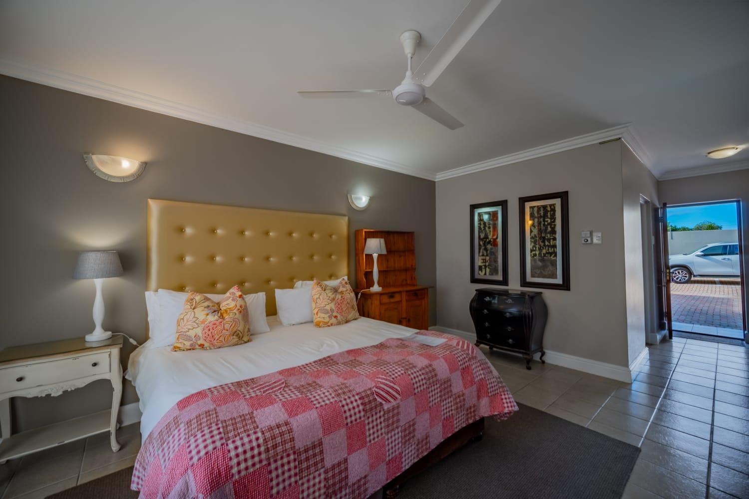 Double or Twin Room with Balcony - Photo 8