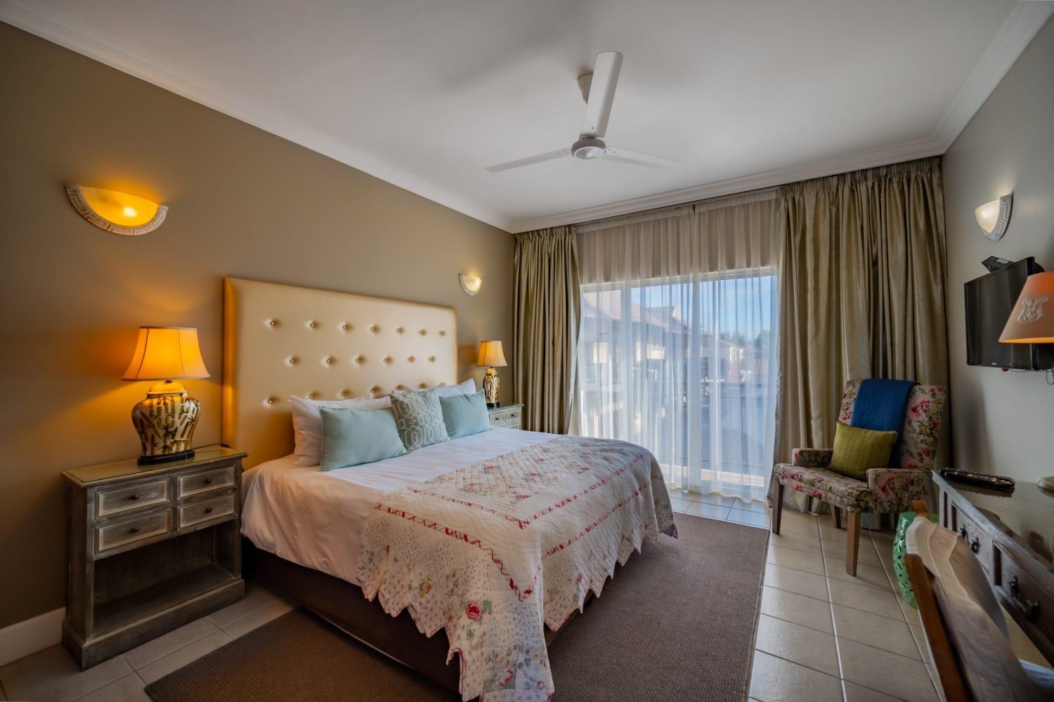 Double or Twin Room with Balcony - Photo 10