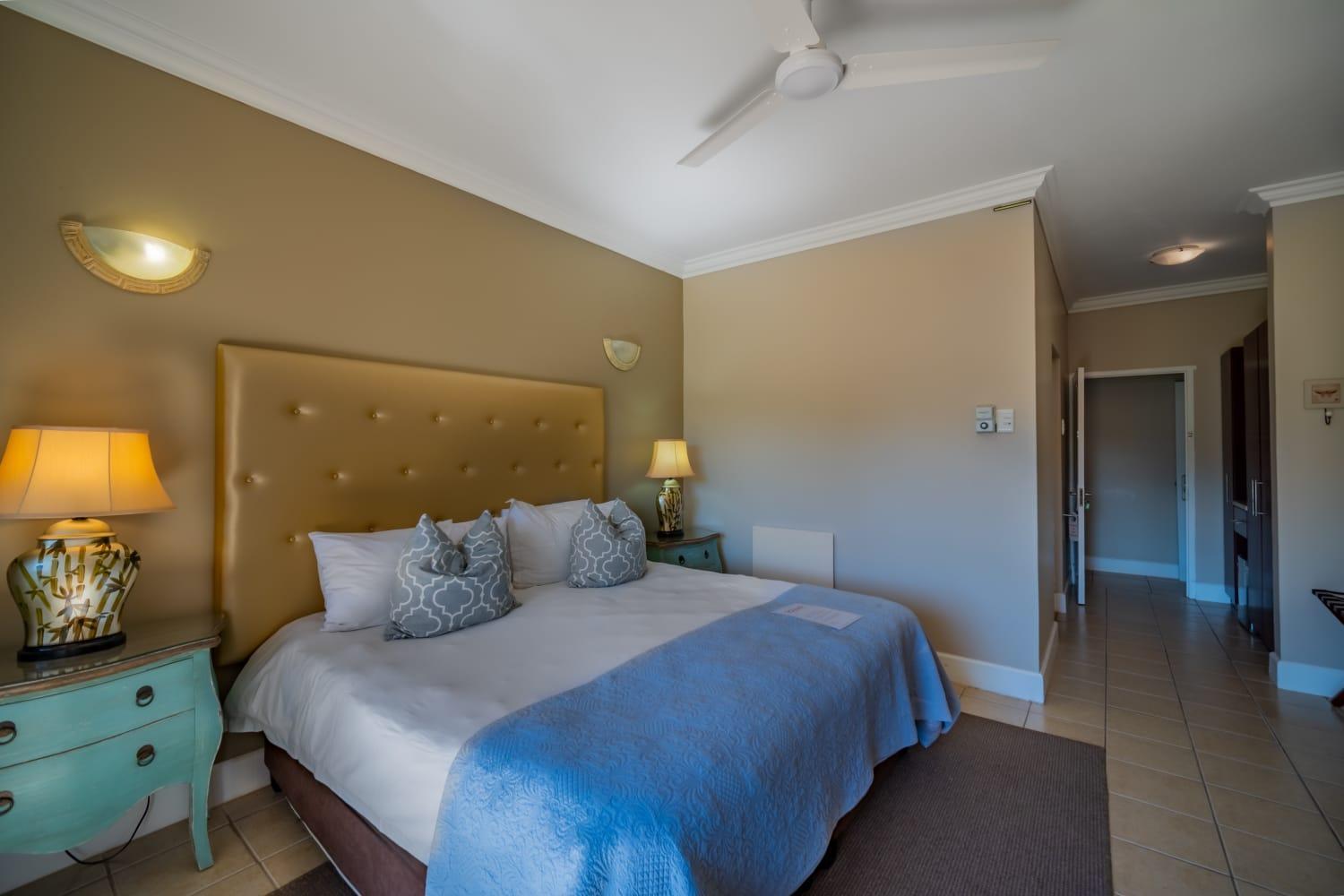 Double or Twin Room with Balcony - Photo 11