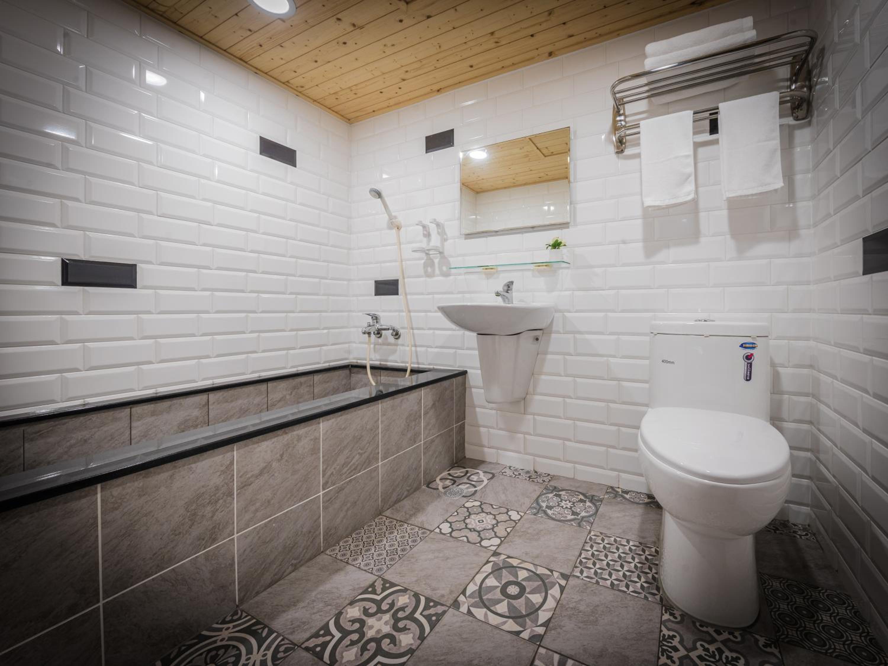 Deluxe Double Room (2 Adults + 1 Child) photo 1