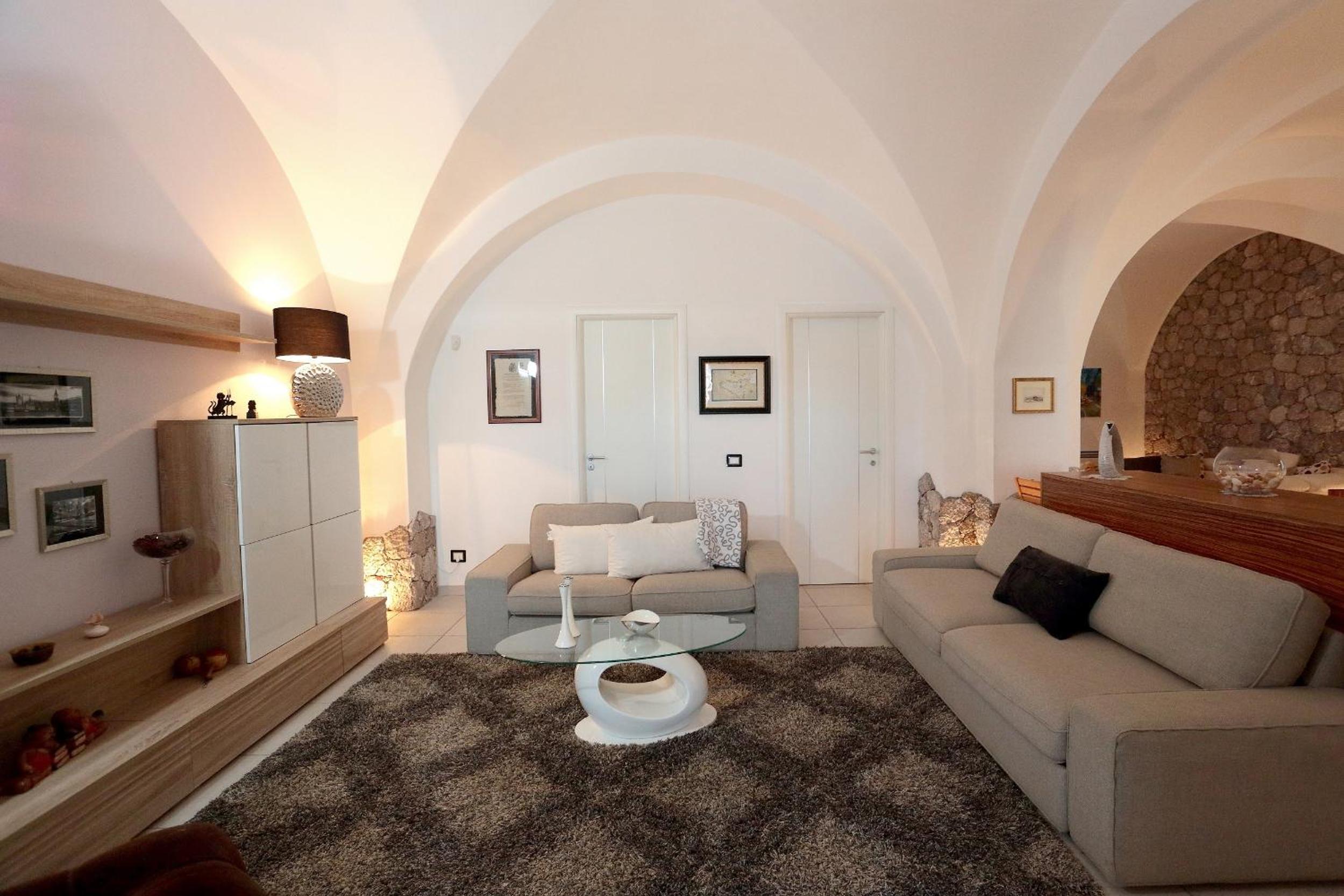 Five-Bedroom Villa with Private Pool photo 2