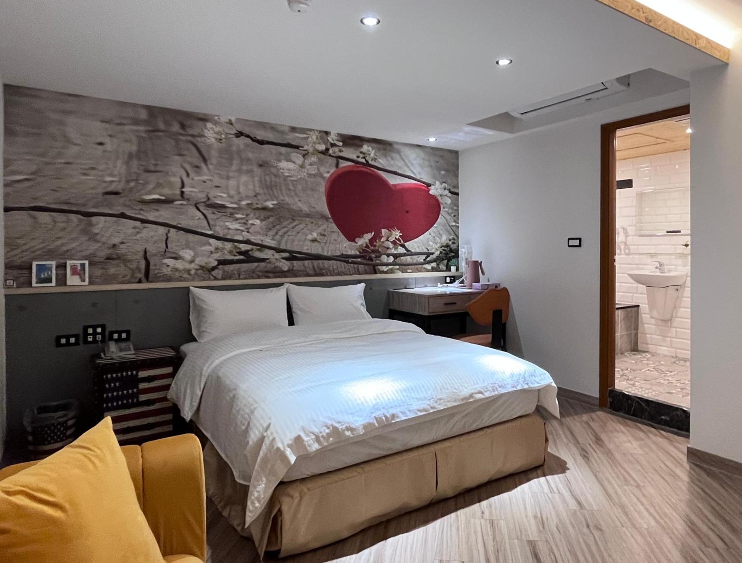 Deluxe Double Room (2 Adults + 1 Child) photo 3