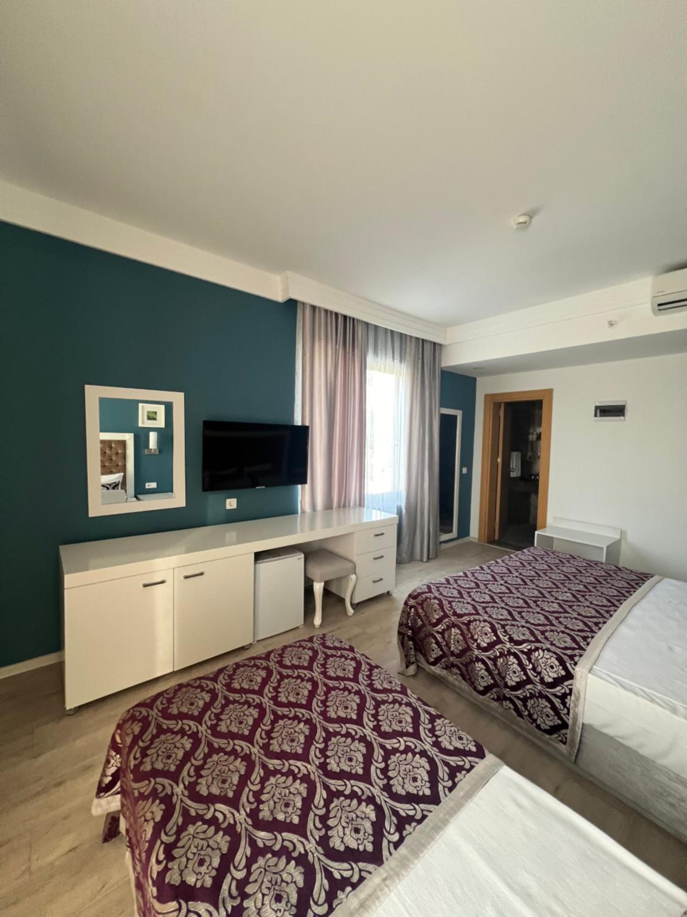 Standard Double Room thumbnail 6