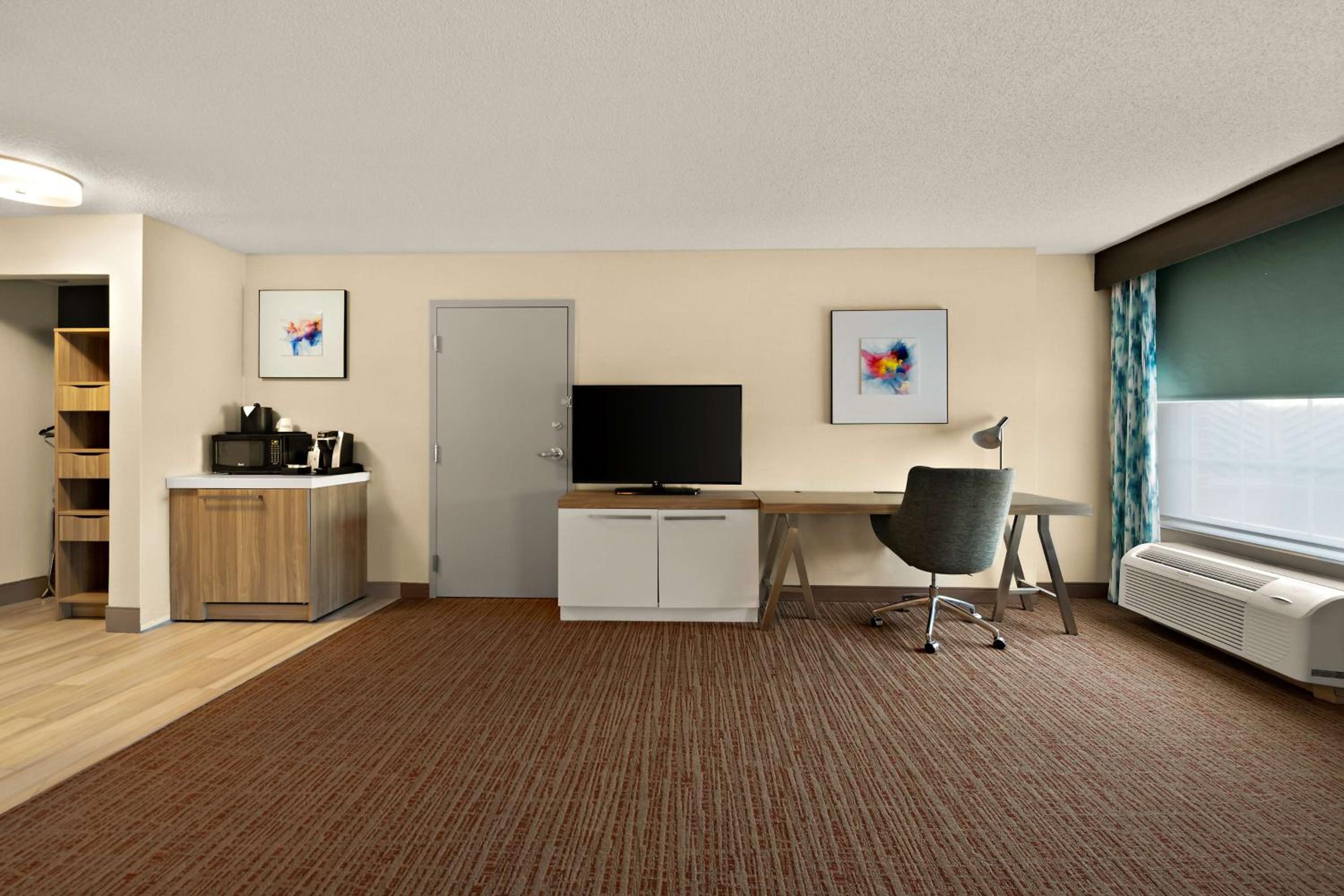 King Room with Roll-In Shower - Mobility/Hearing Accessible - Photo 1