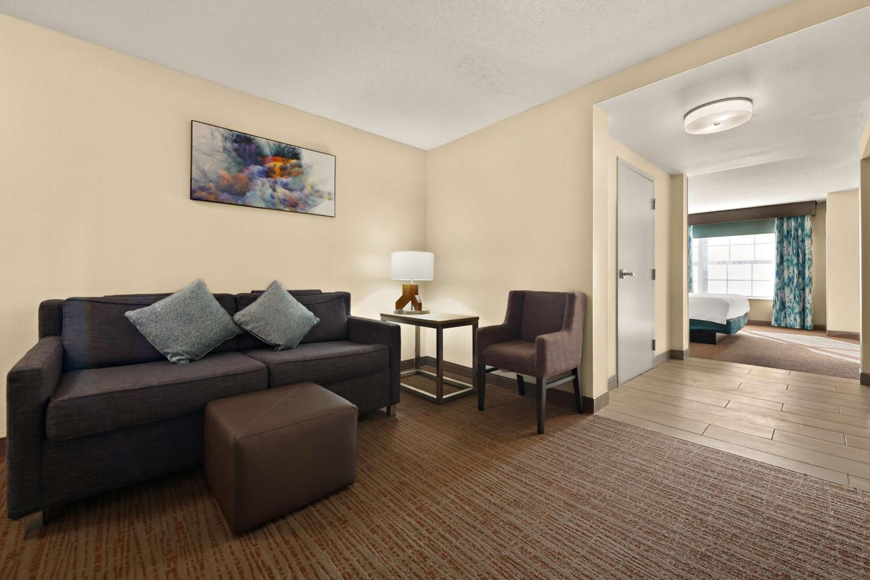 One-Bedroom King Suite with Sofa Bed - Photo 4