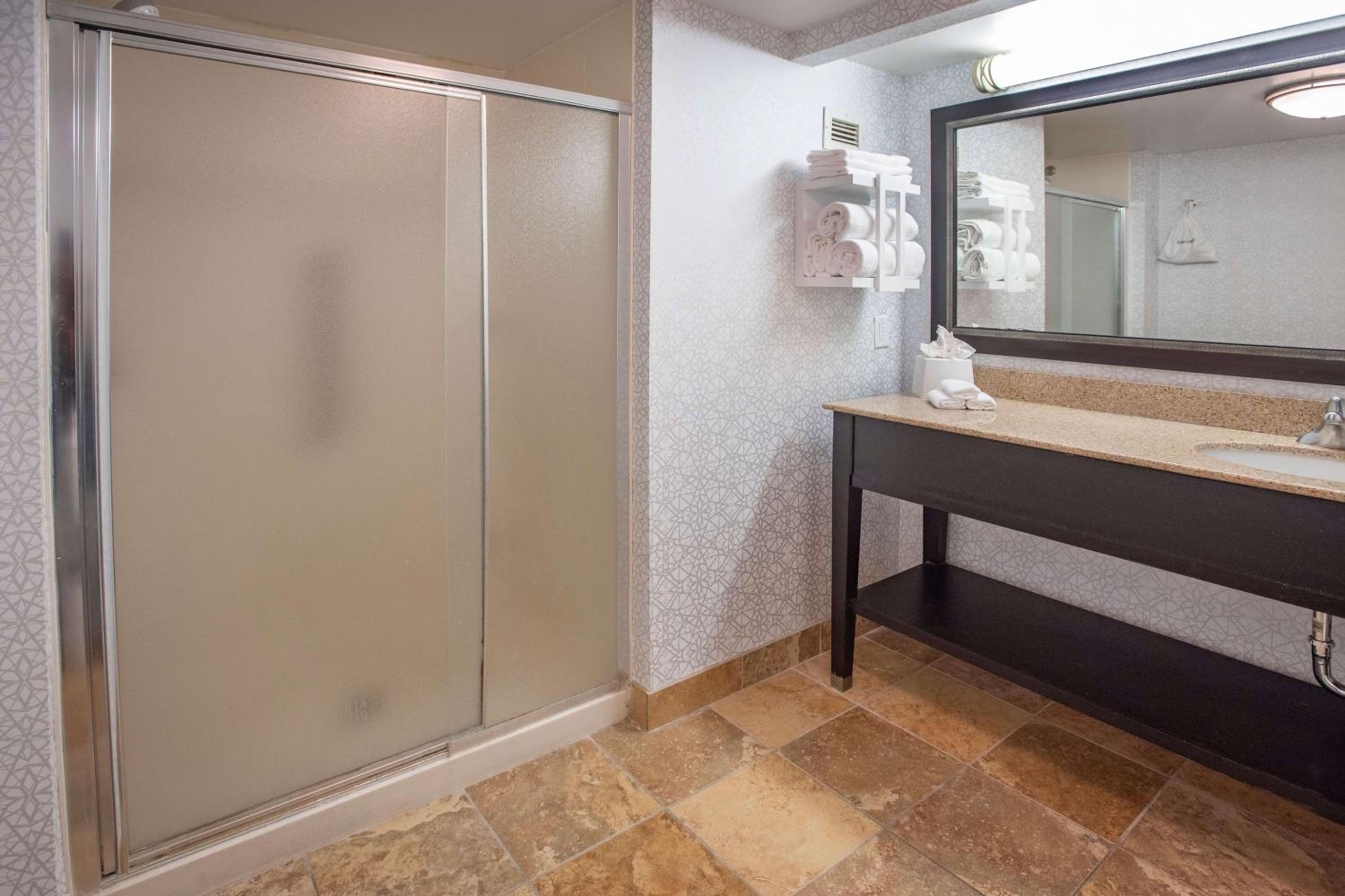One-Bedroom King Suite - Non-Smoking - Photo 4