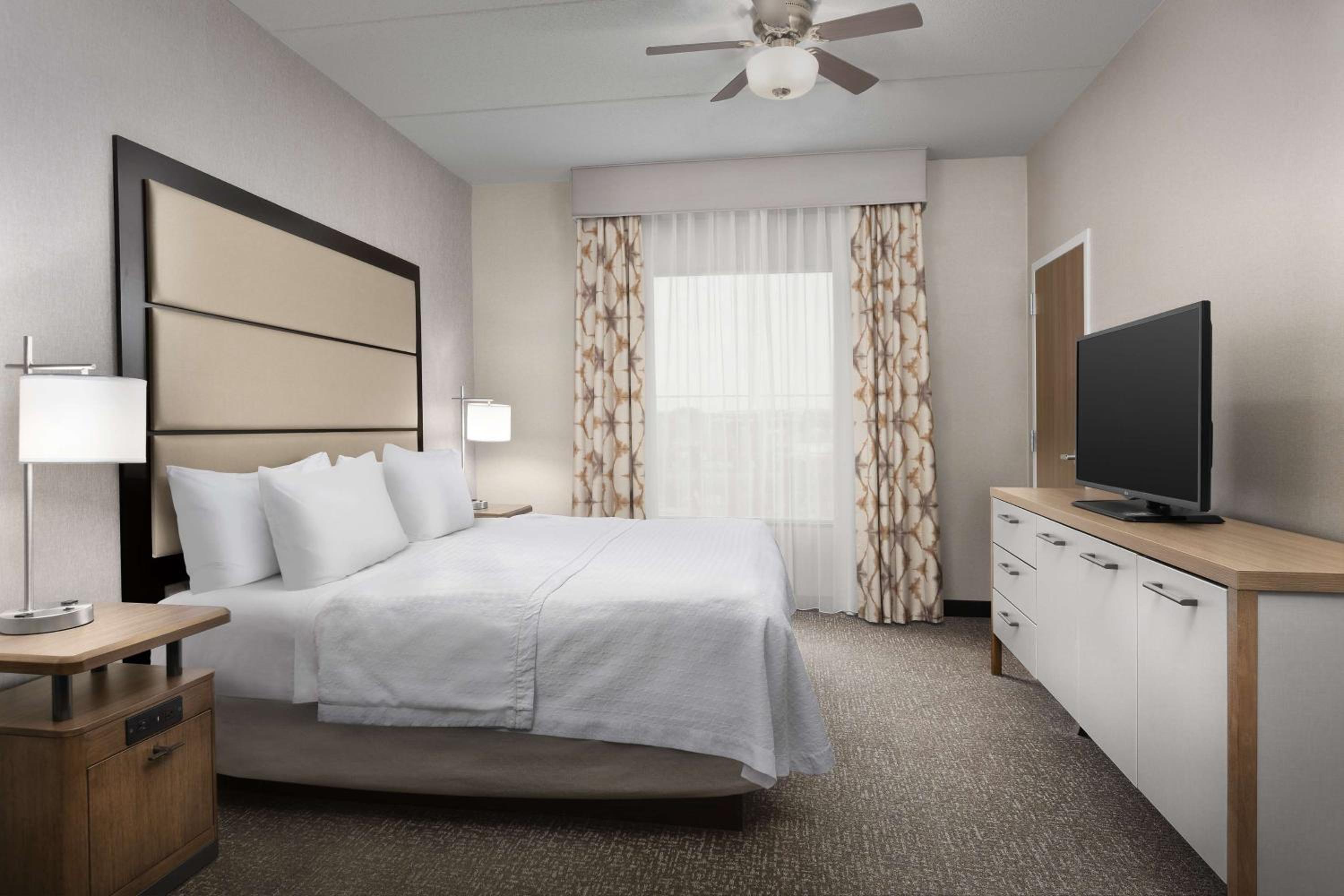 Two-Bedroom Suite with 1 King Bed and 2 Queen Beds- Non-Smoking - Photo 1