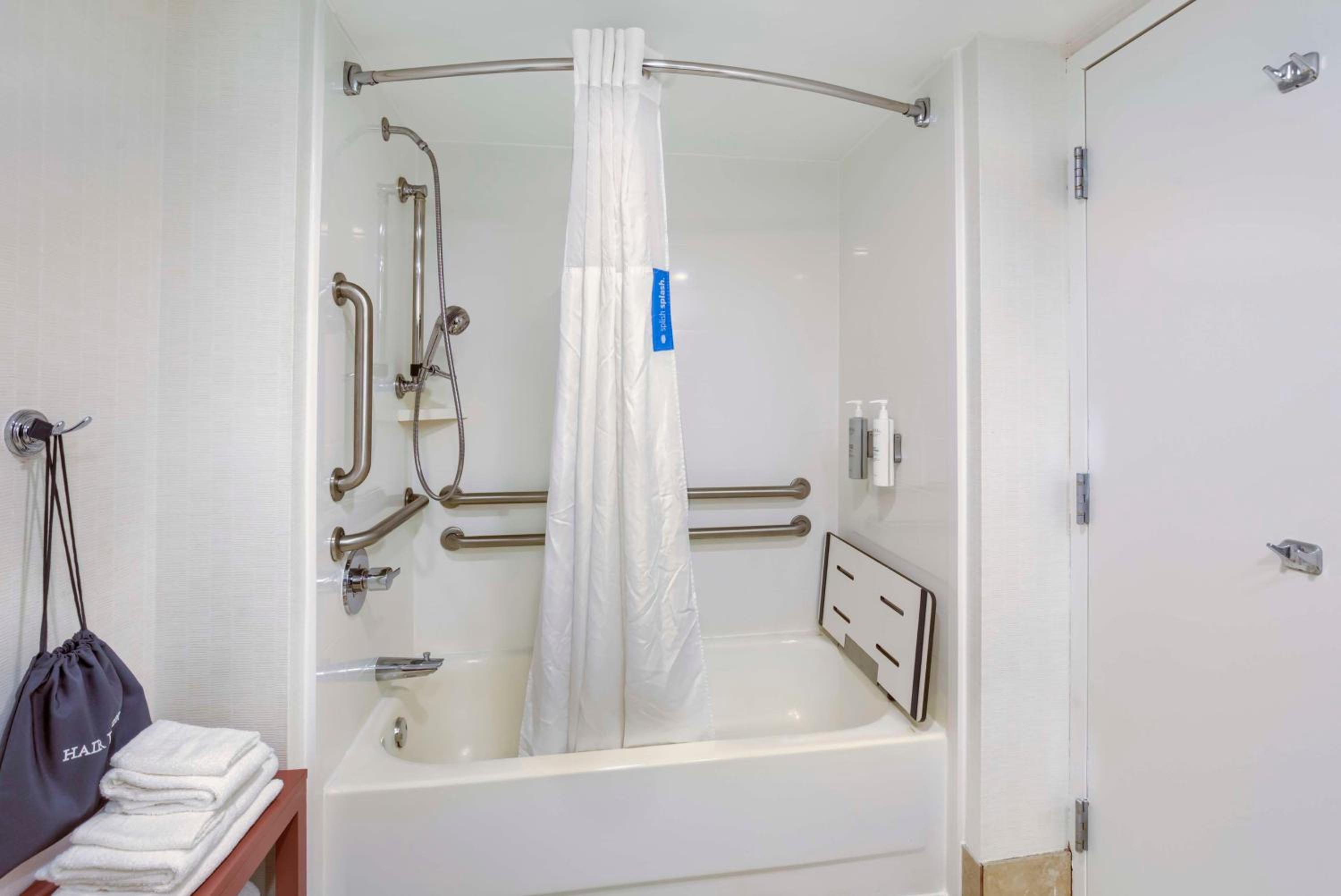 King Room - Mobility Access/Non-Smoking photo 2
