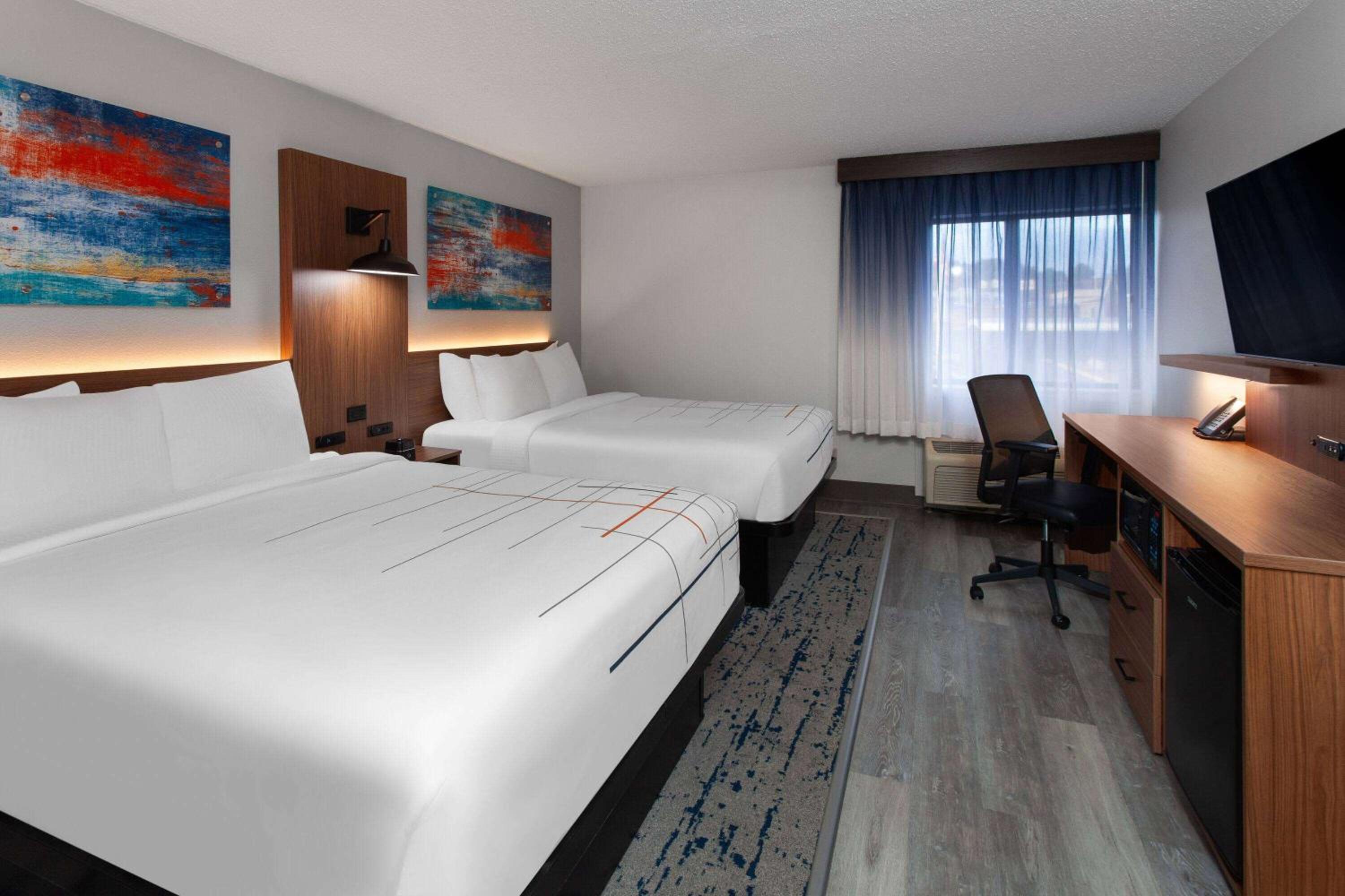 Deluxe Queen Room with Two Queen Beds - Non-Smoking - Photo 1