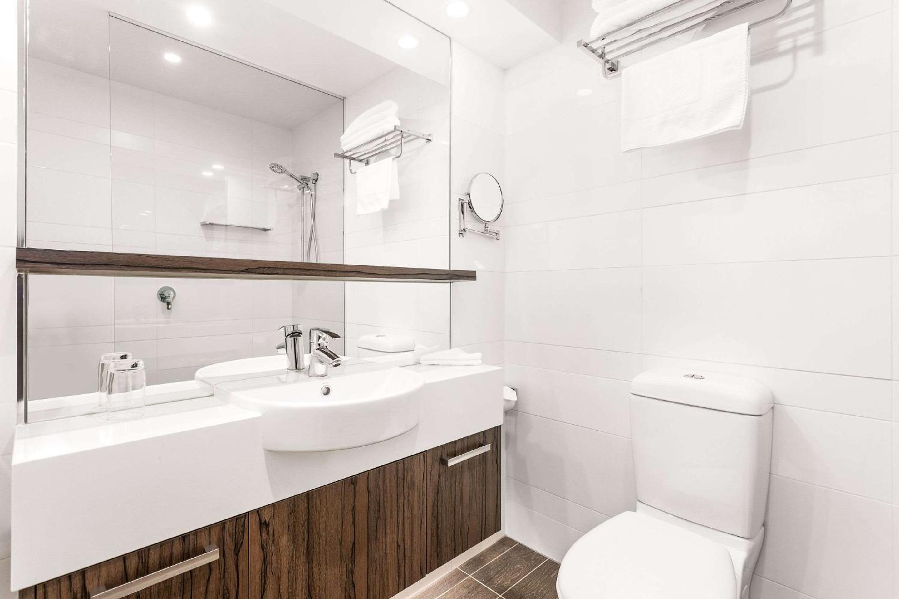 Deluxe King Room - Photo 3