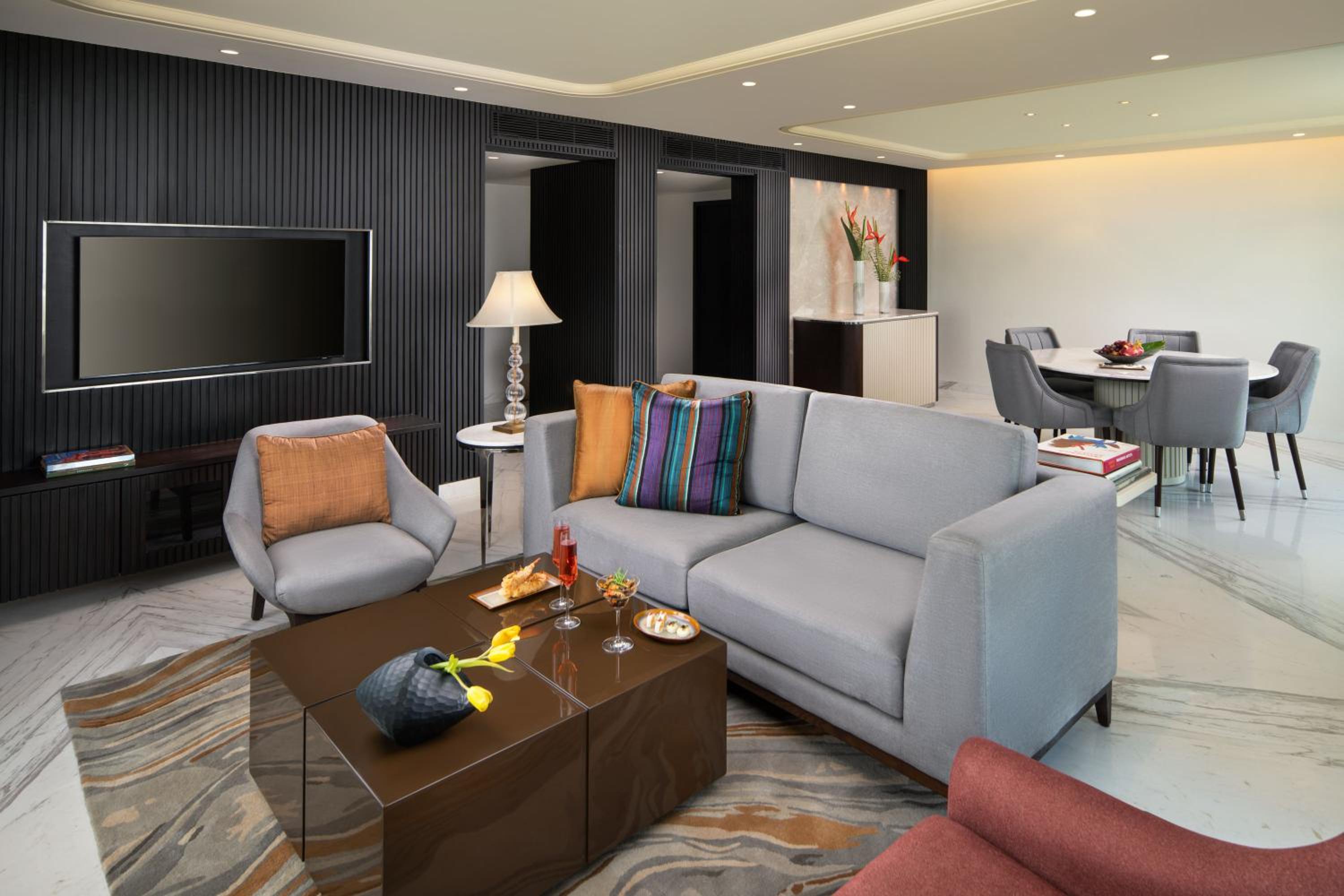 Suite - Photo 2